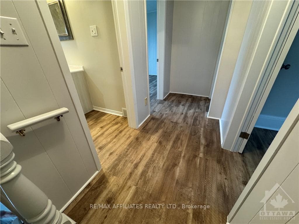 8 WINNIFRED Street photo 16