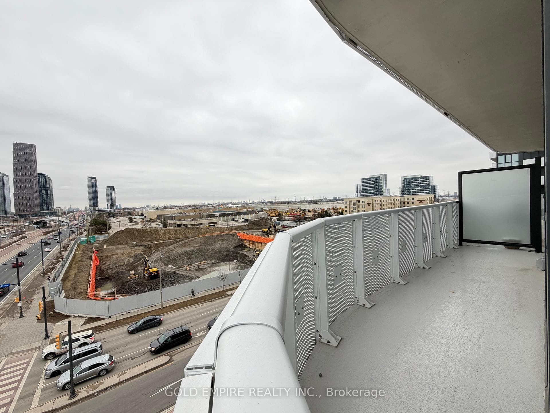 8 INTERCHANGE Way Unit 609 photo 3