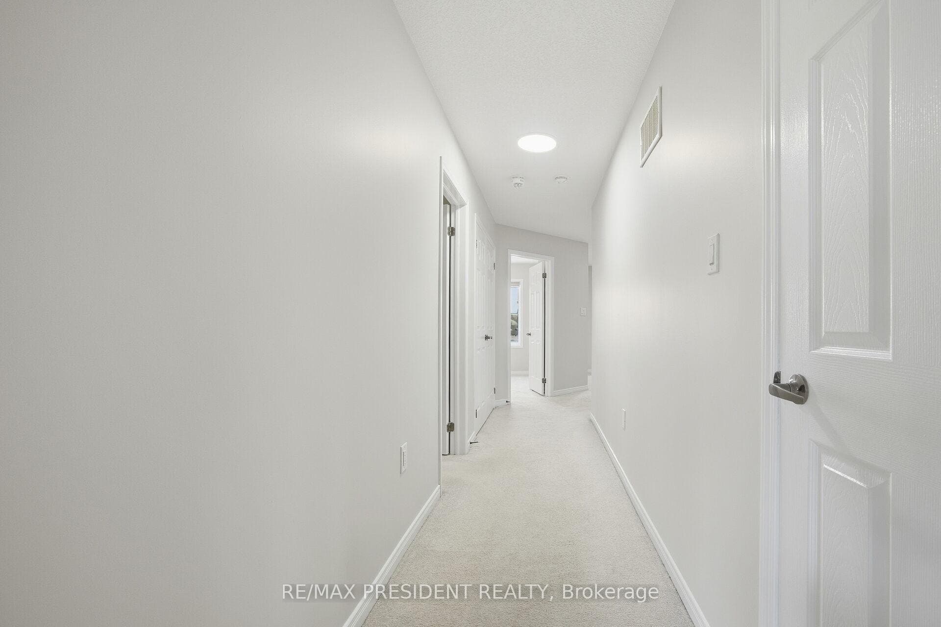 584 Remembrance Road photo 25