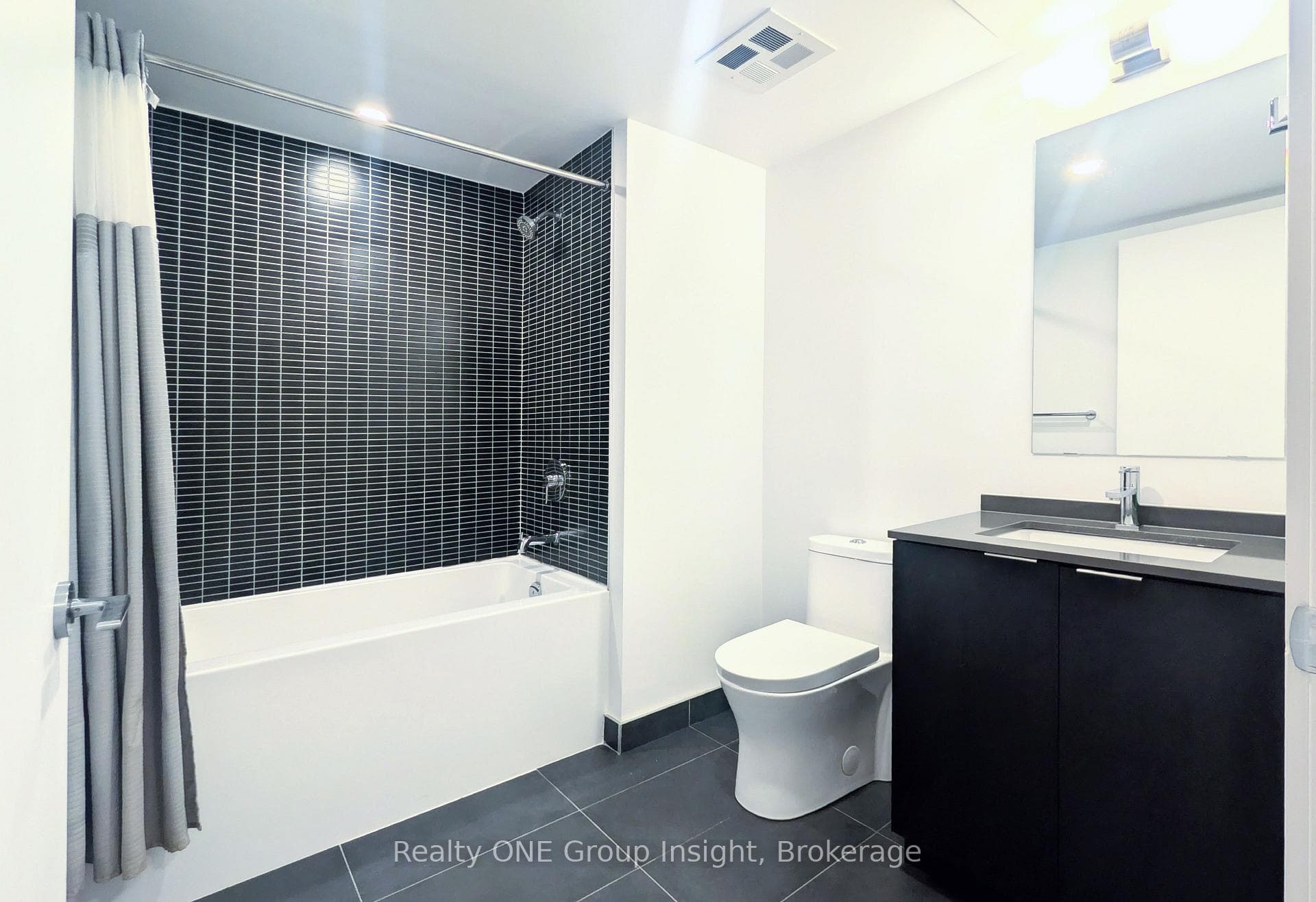 1 Jarvis Street Unit 425 photo 9