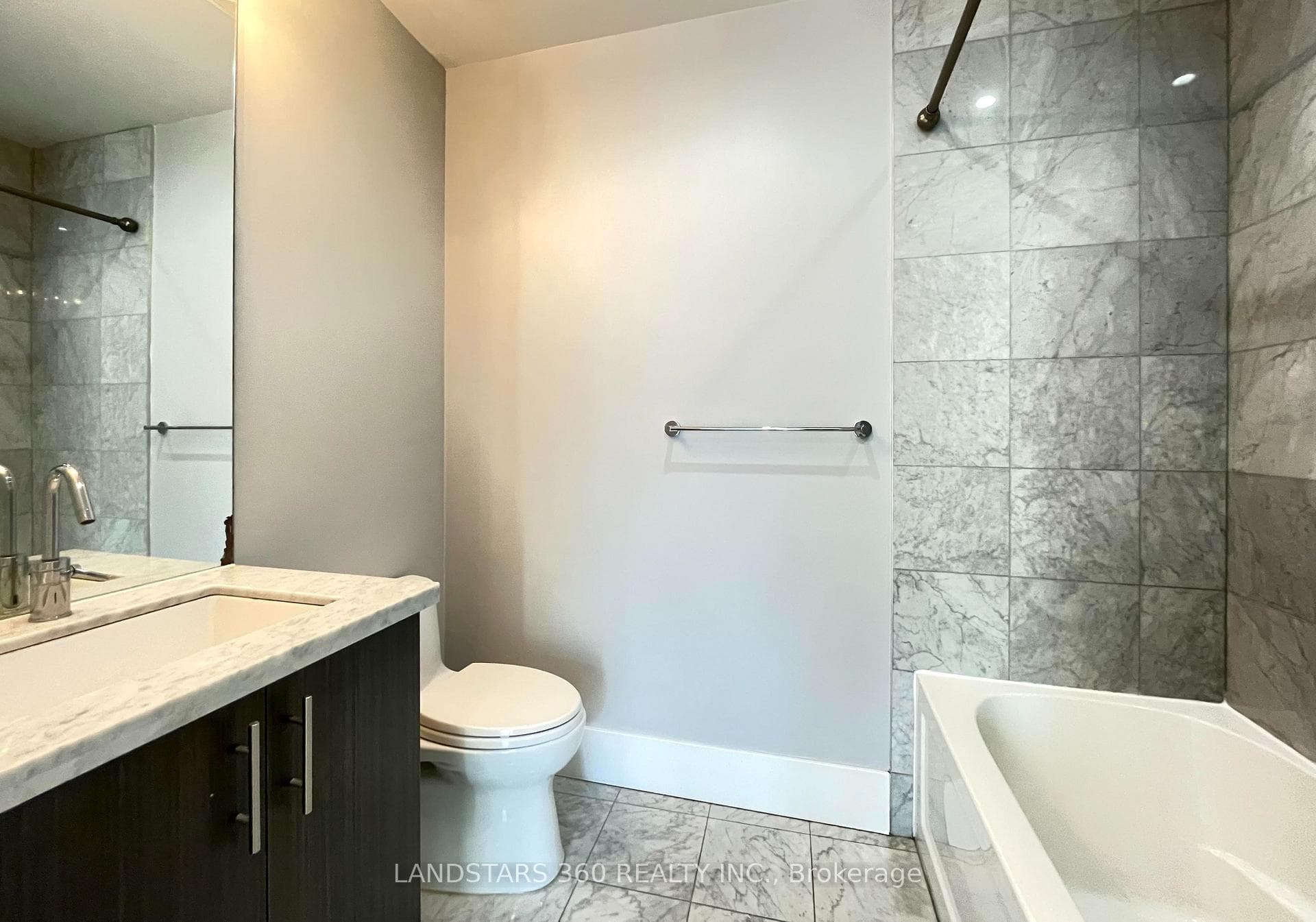 39 Queens Quay Unit 636 photo 15