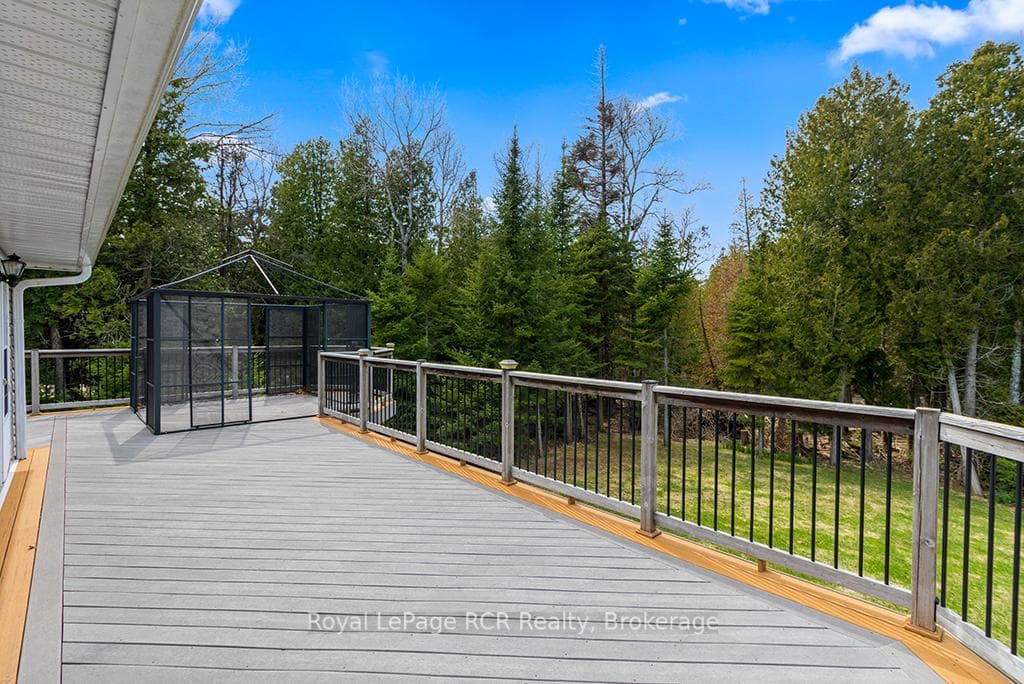 Low maintenance composite decking & metal spindles