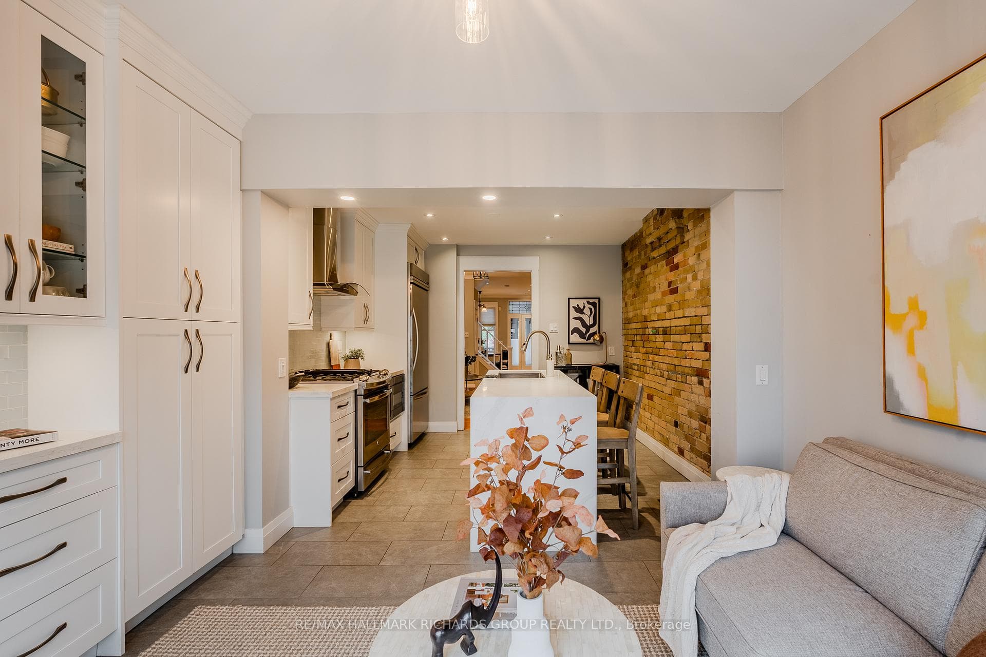 27 Herbert Avenue photo 7