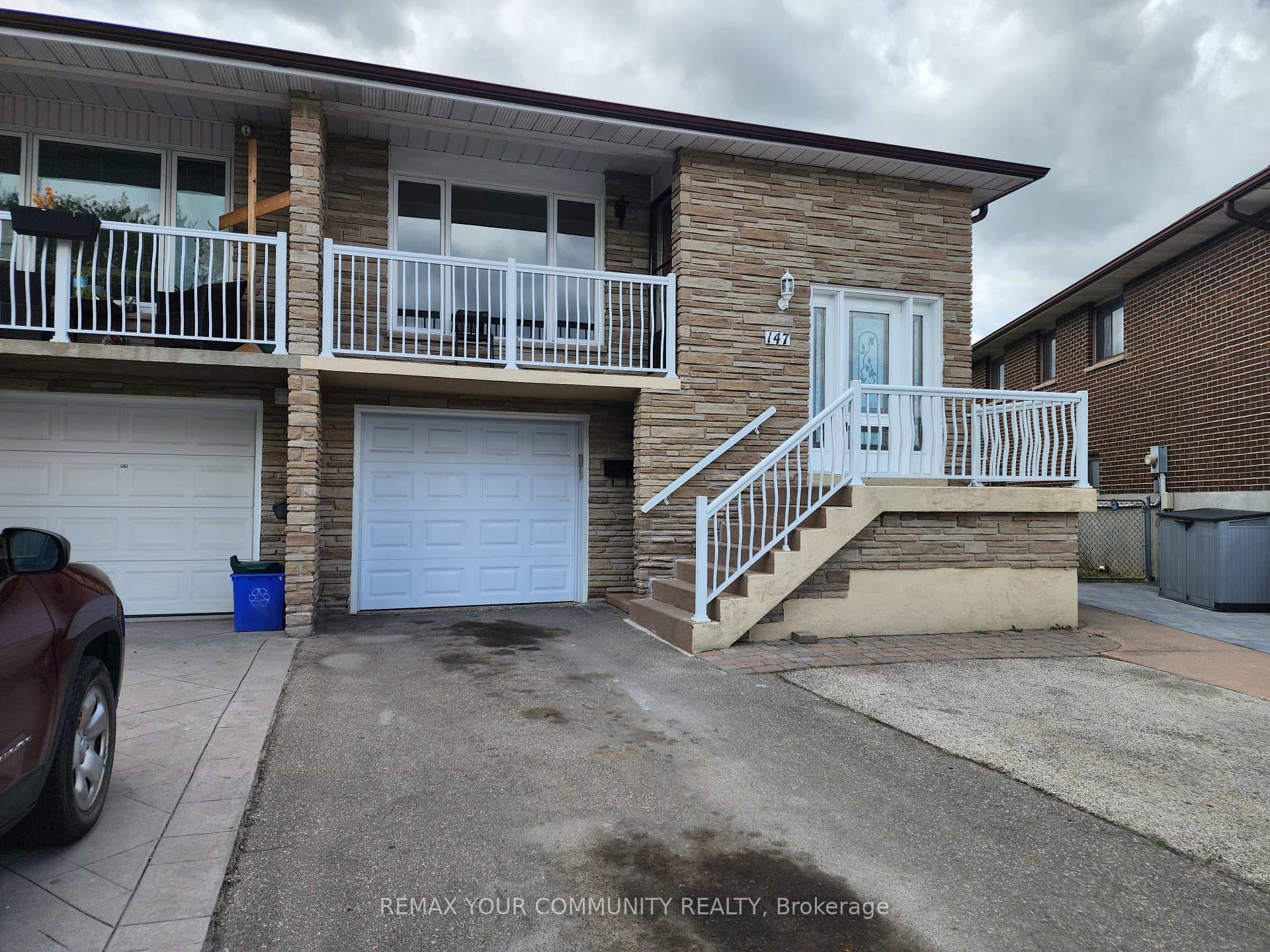 147 Albany Drive Unit Main photo 1