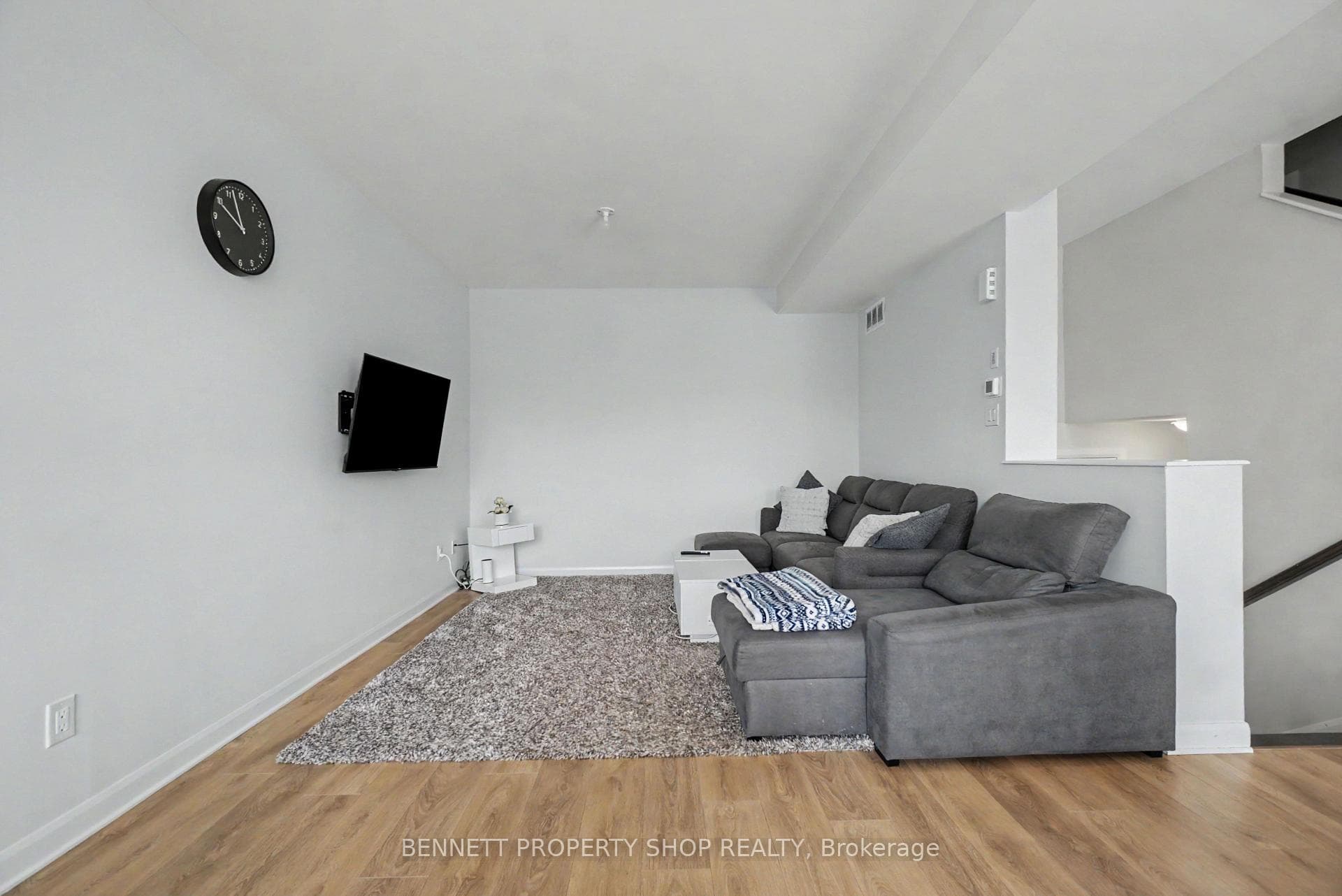 127 Attwell Private photo 3