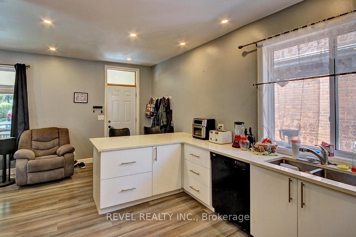 322 Mornington Avenue photo 8