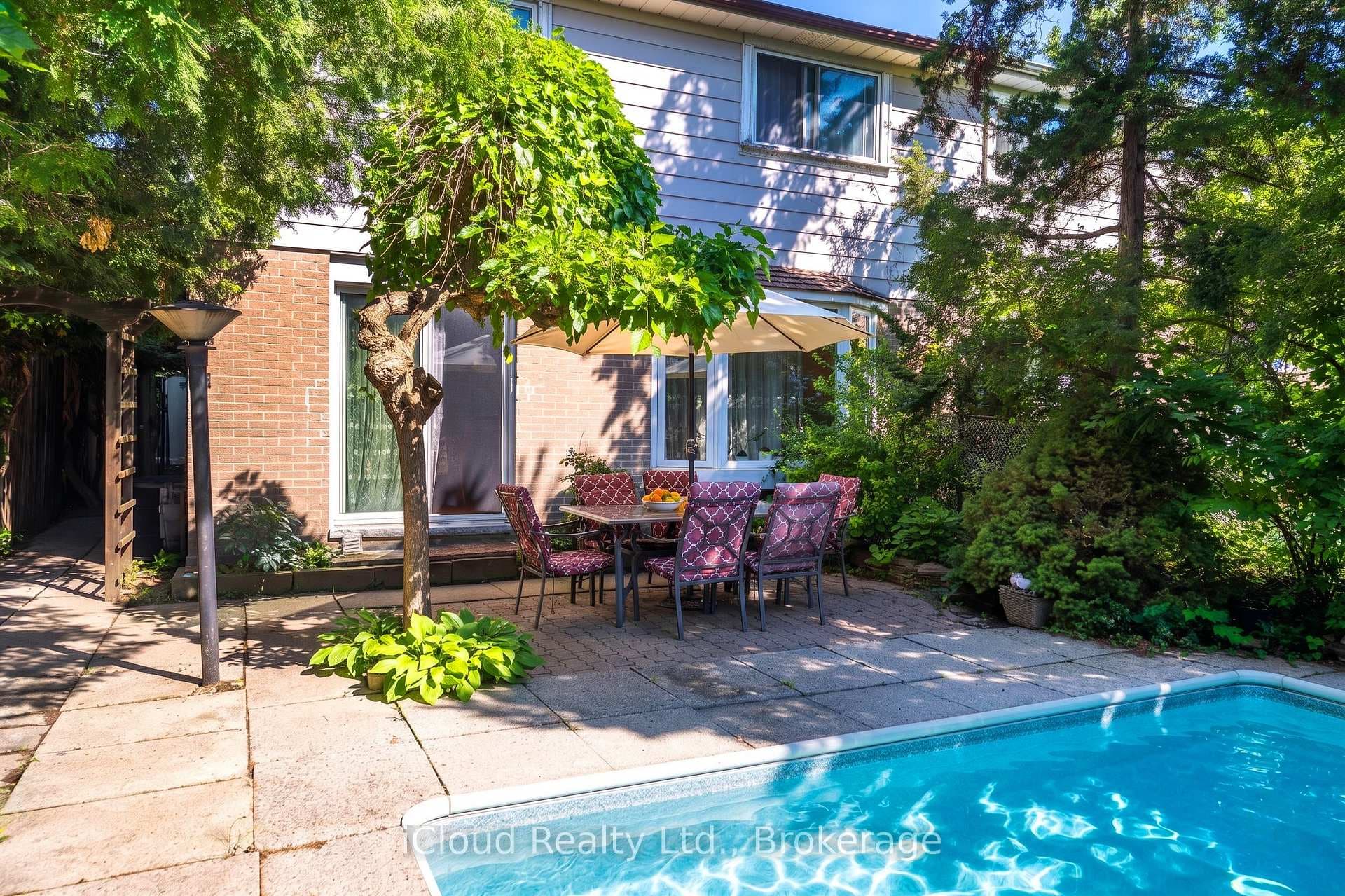 1704 Oberon Crescent photo 32