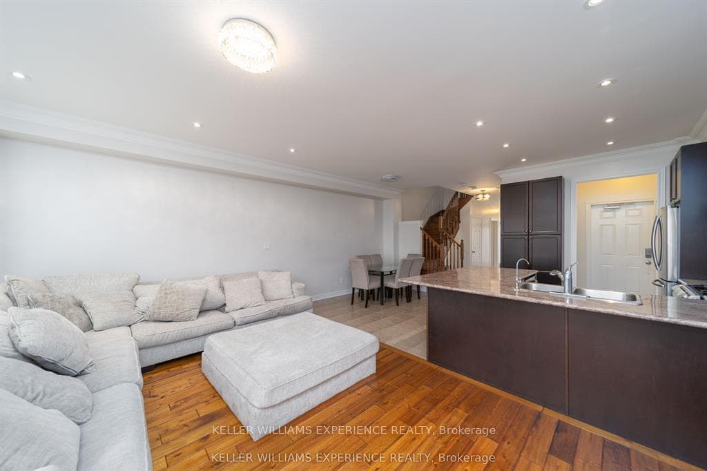 6 Weaver Terrace photo 8