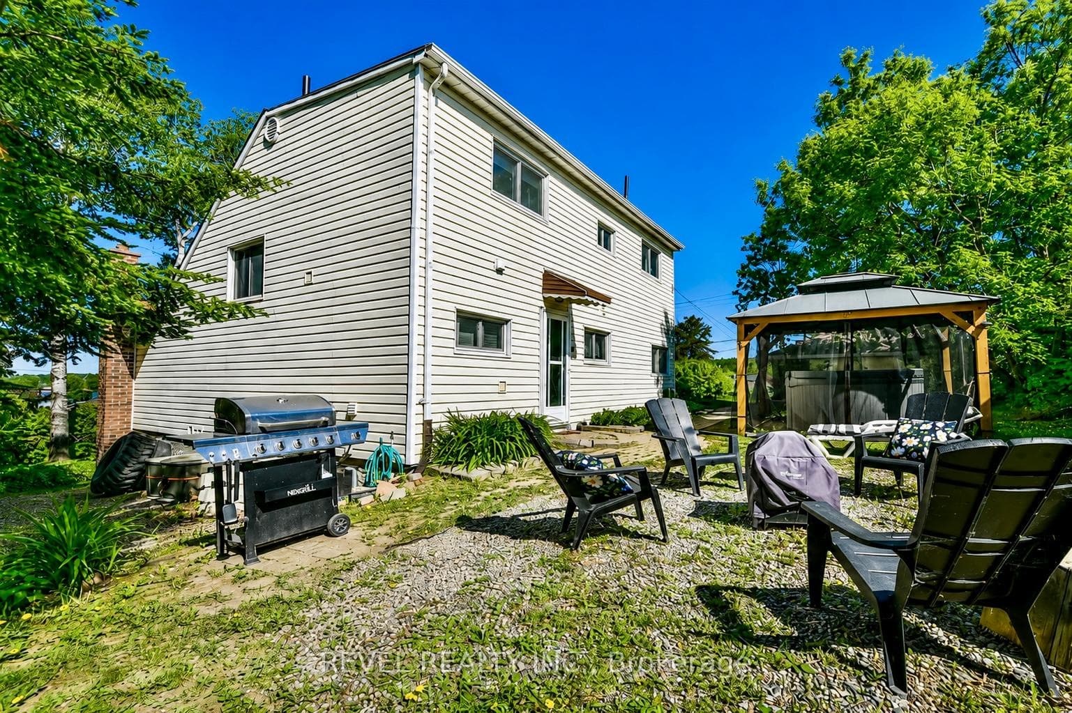 203 Dixon Street photo 5