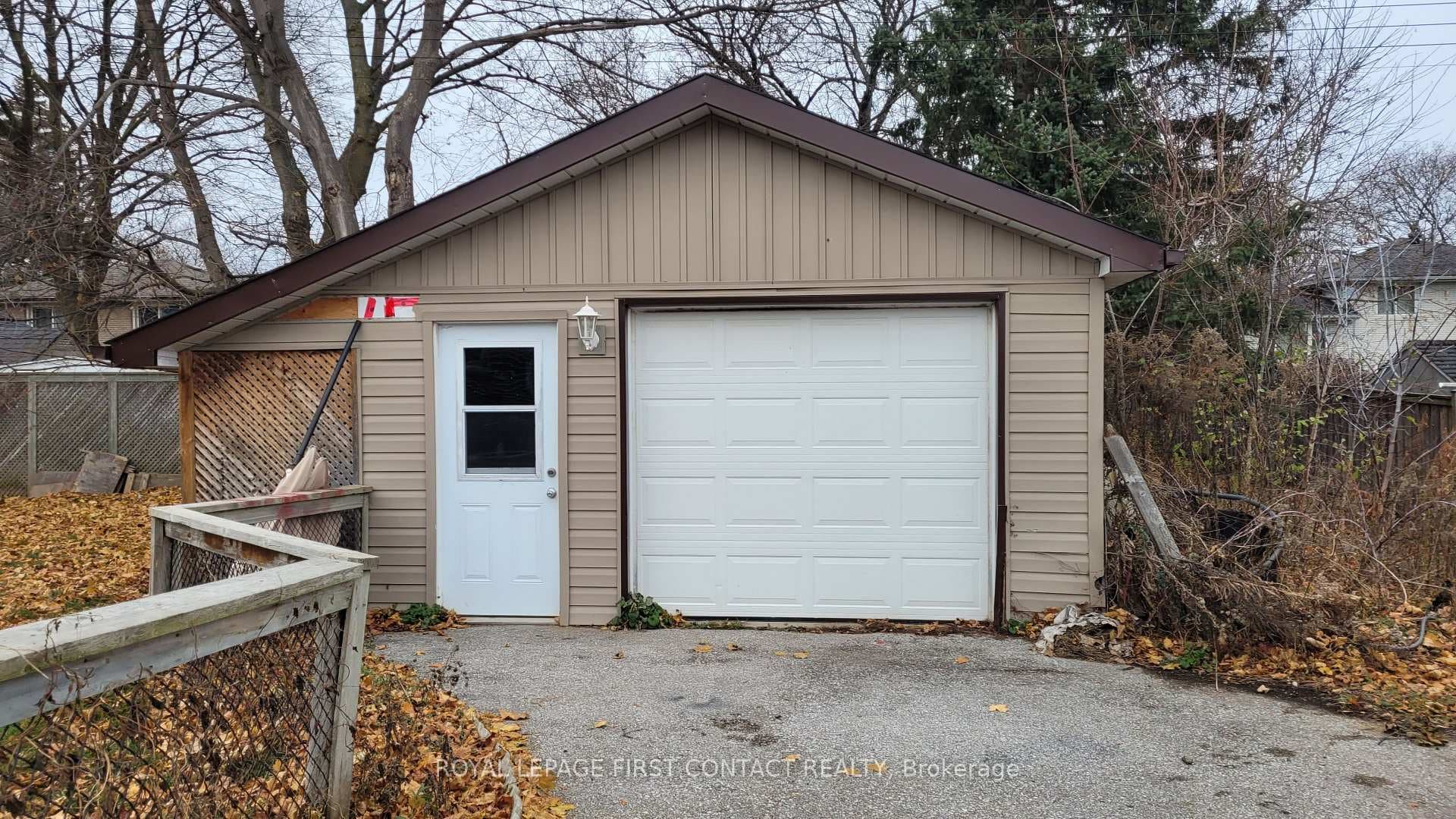 124 ROSE Street photo 3