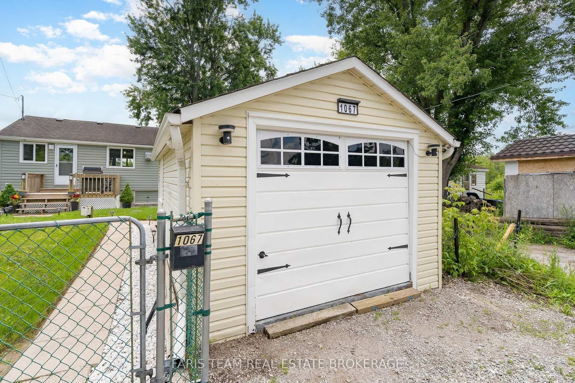 1067 Park Place photo 32