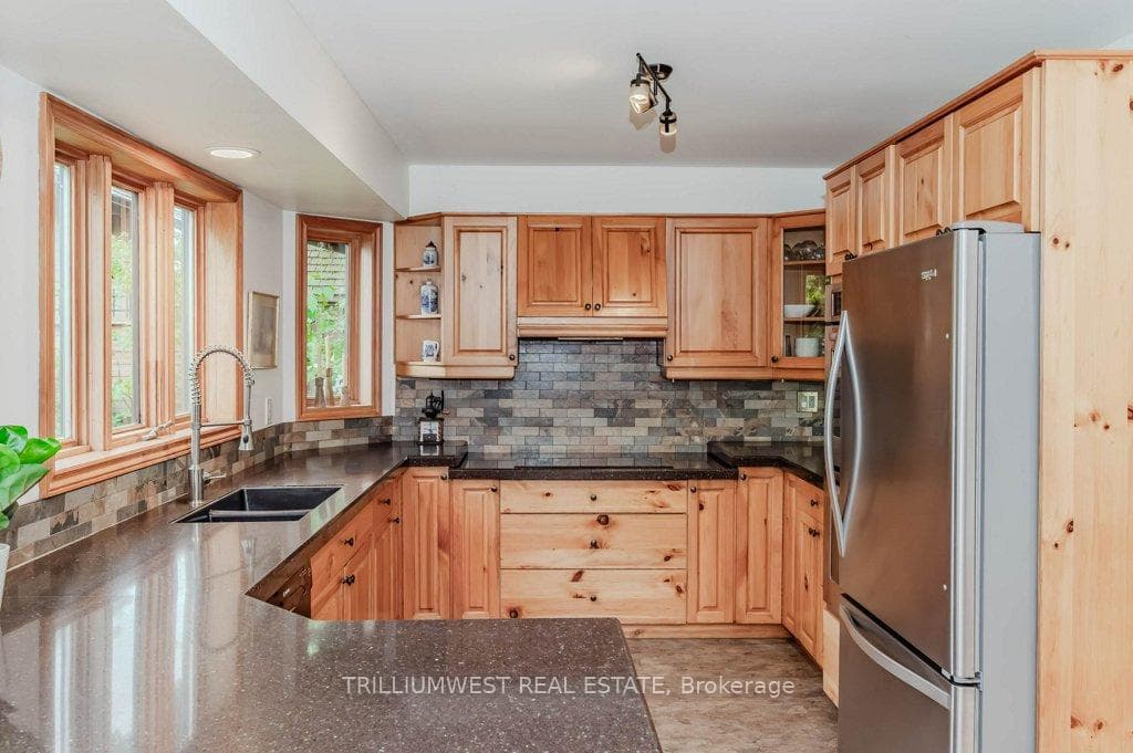 463 Ann Street photo 9
