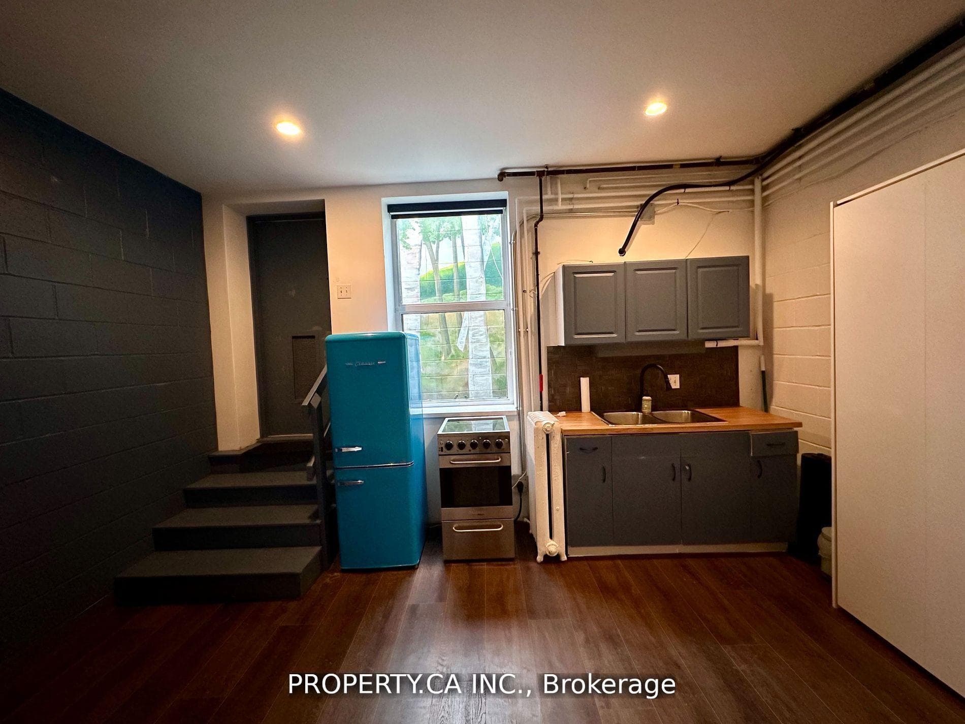 883 Queen Street Unit B1 photo 3