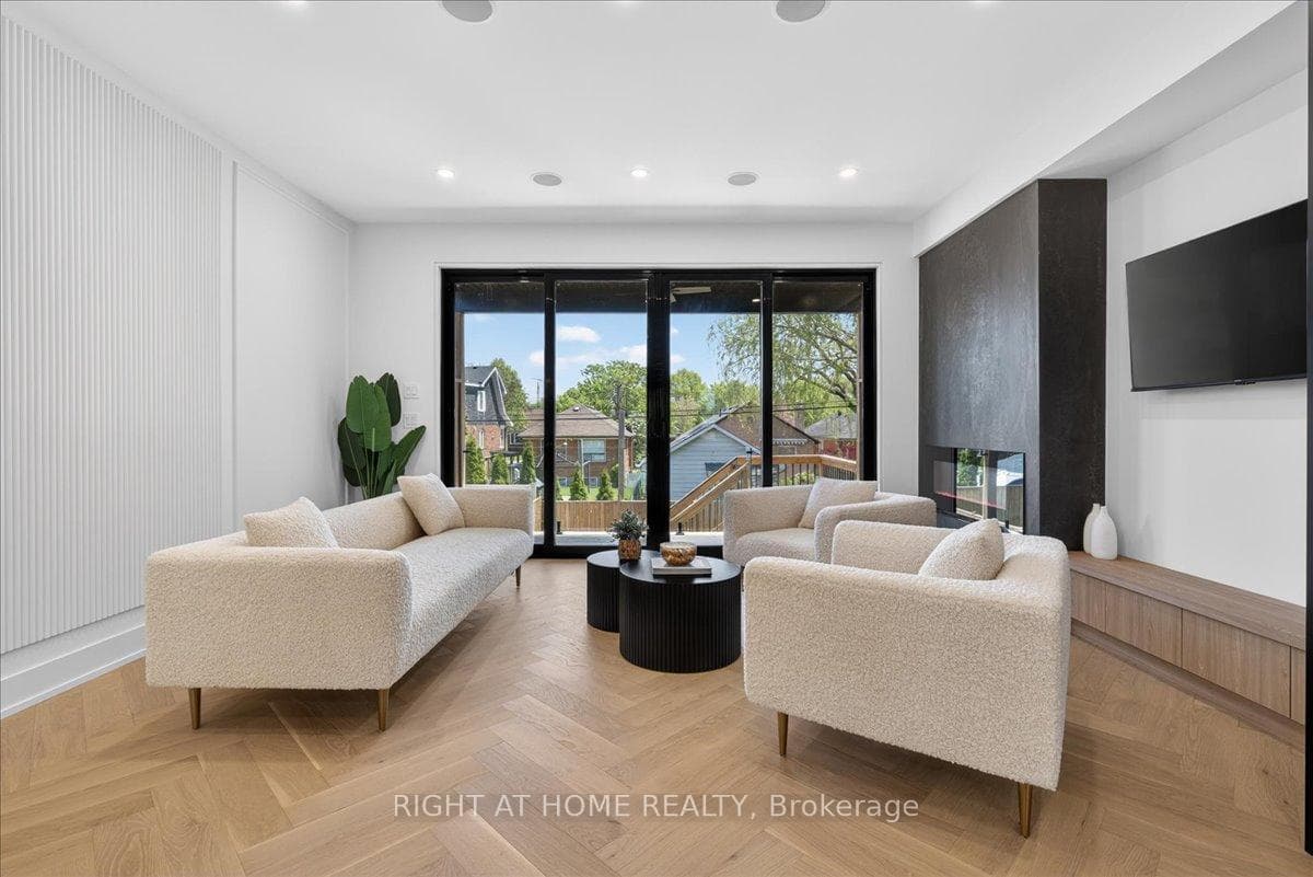 15B ROSEMEADE Avenue photo 11