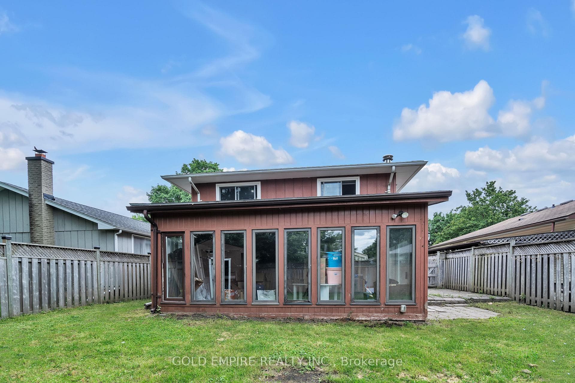 19 Stroud Crescent photo 34