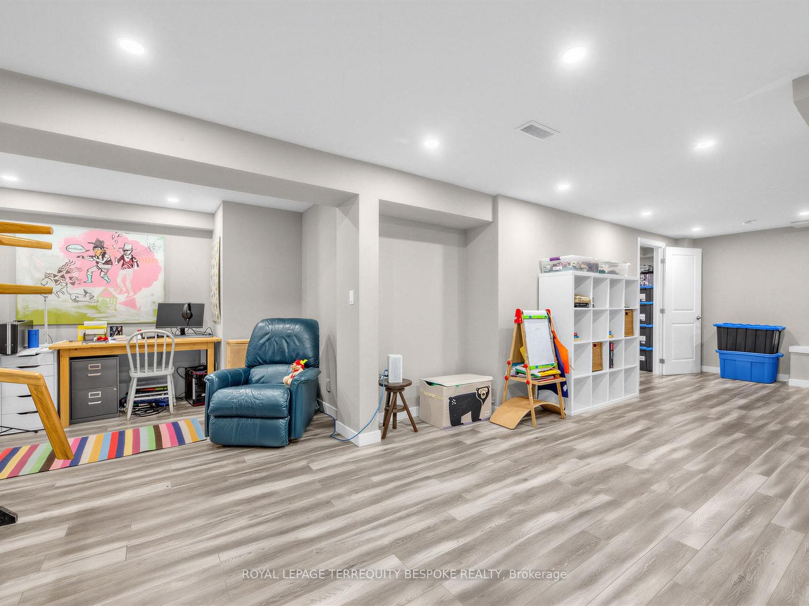 613 Foxrun Court photo 31