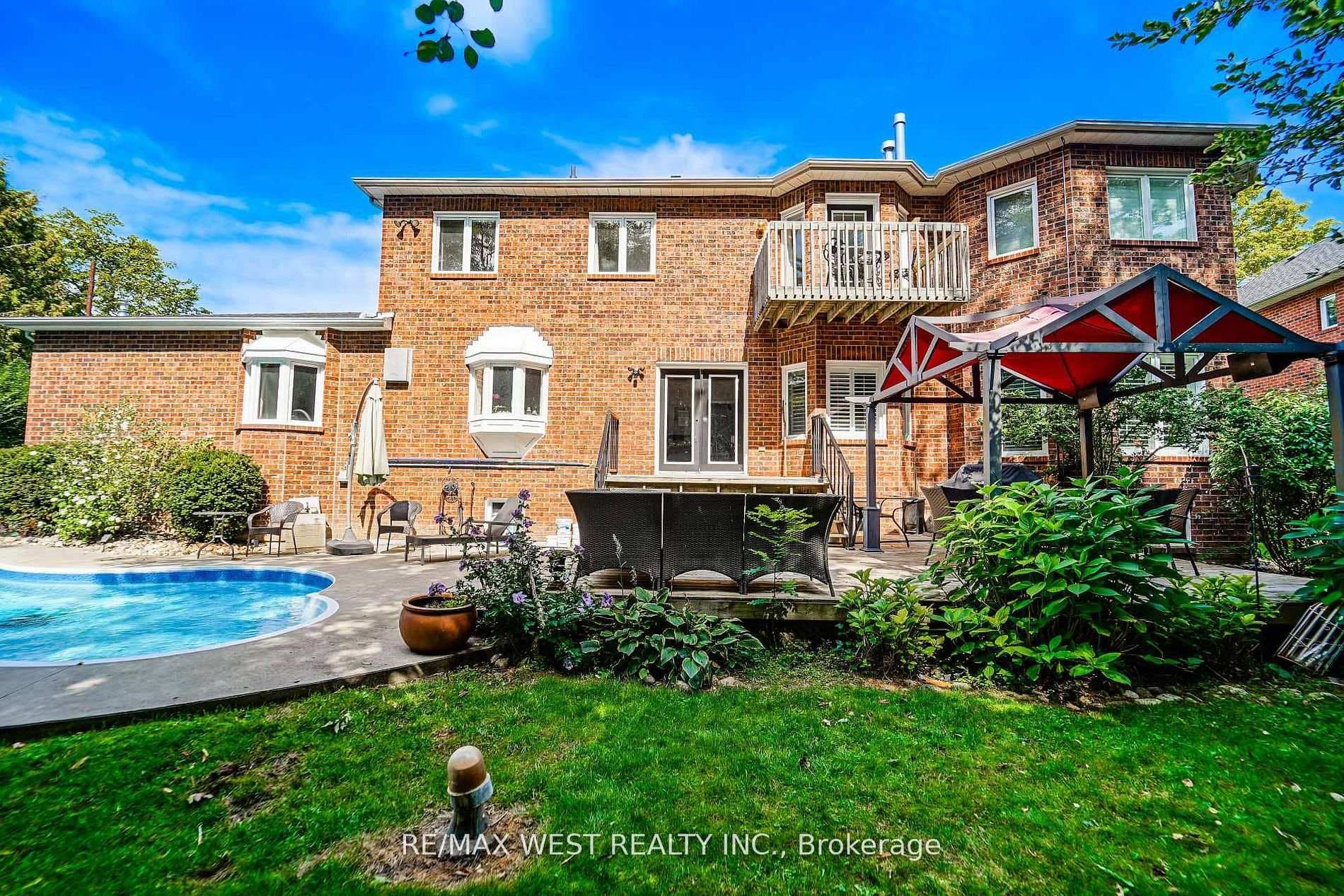 81 Woodview Drive photo 36