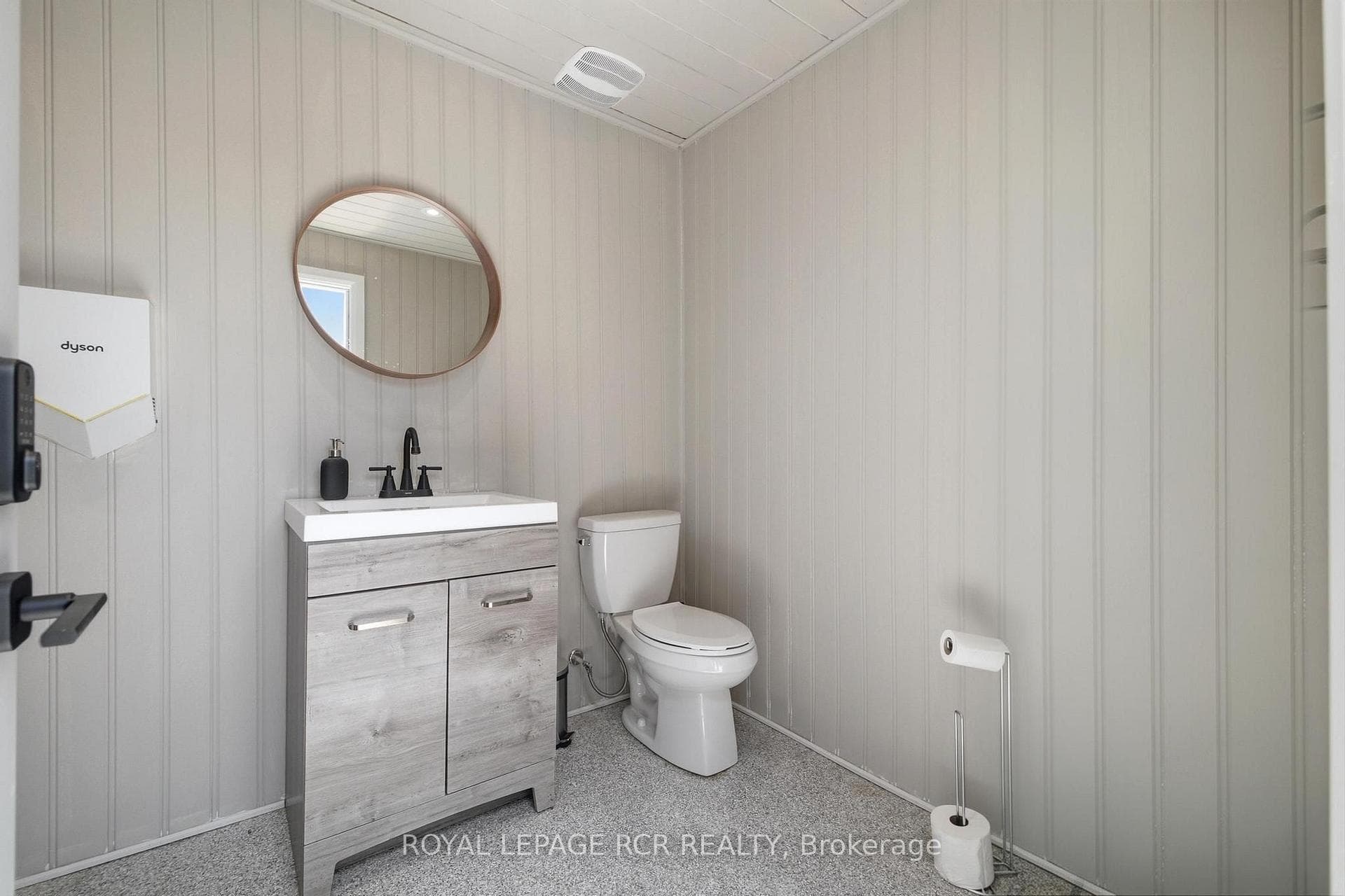 194 Andy Crescent photo 37