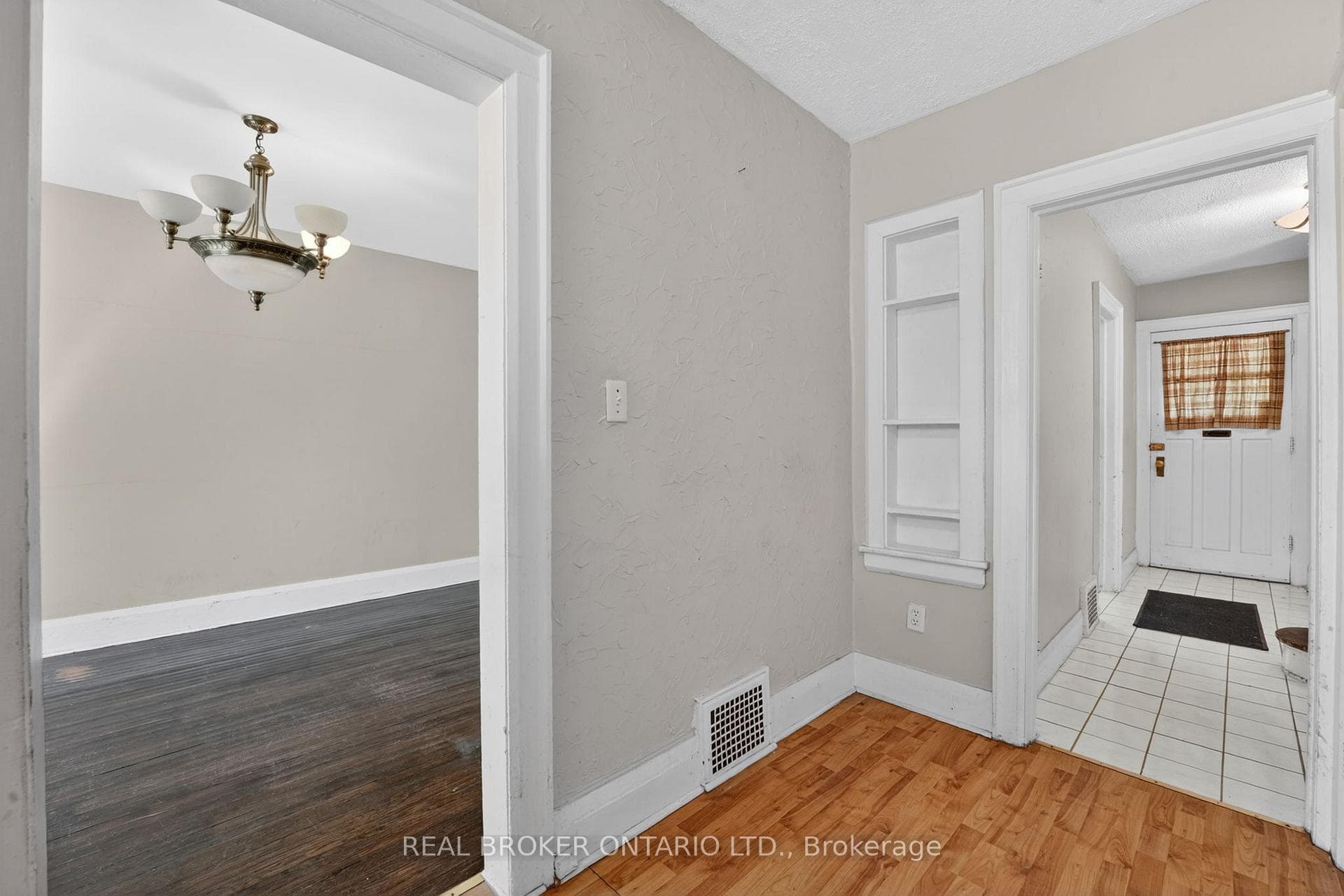 271 Manor Road photo 17