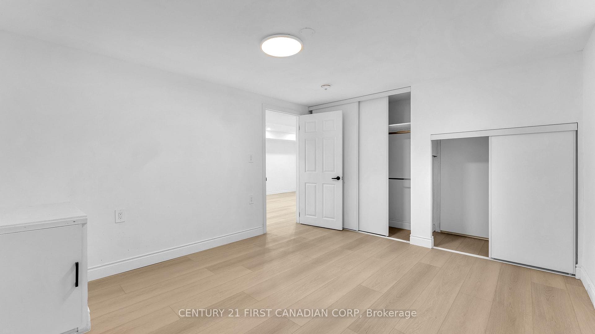 48 Toulon Crescent Unit B photo 10