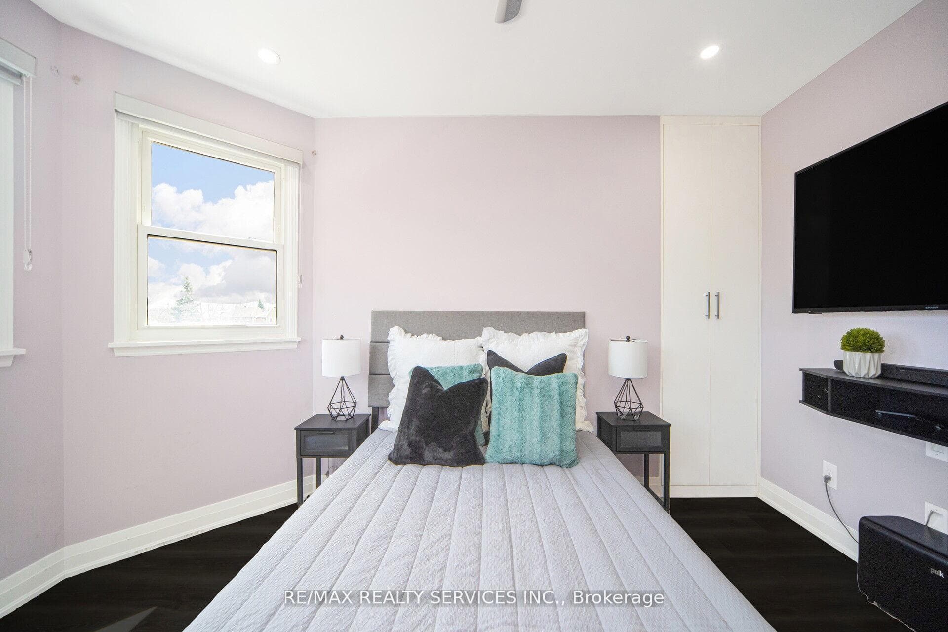 24 Neville Crescent photo 29