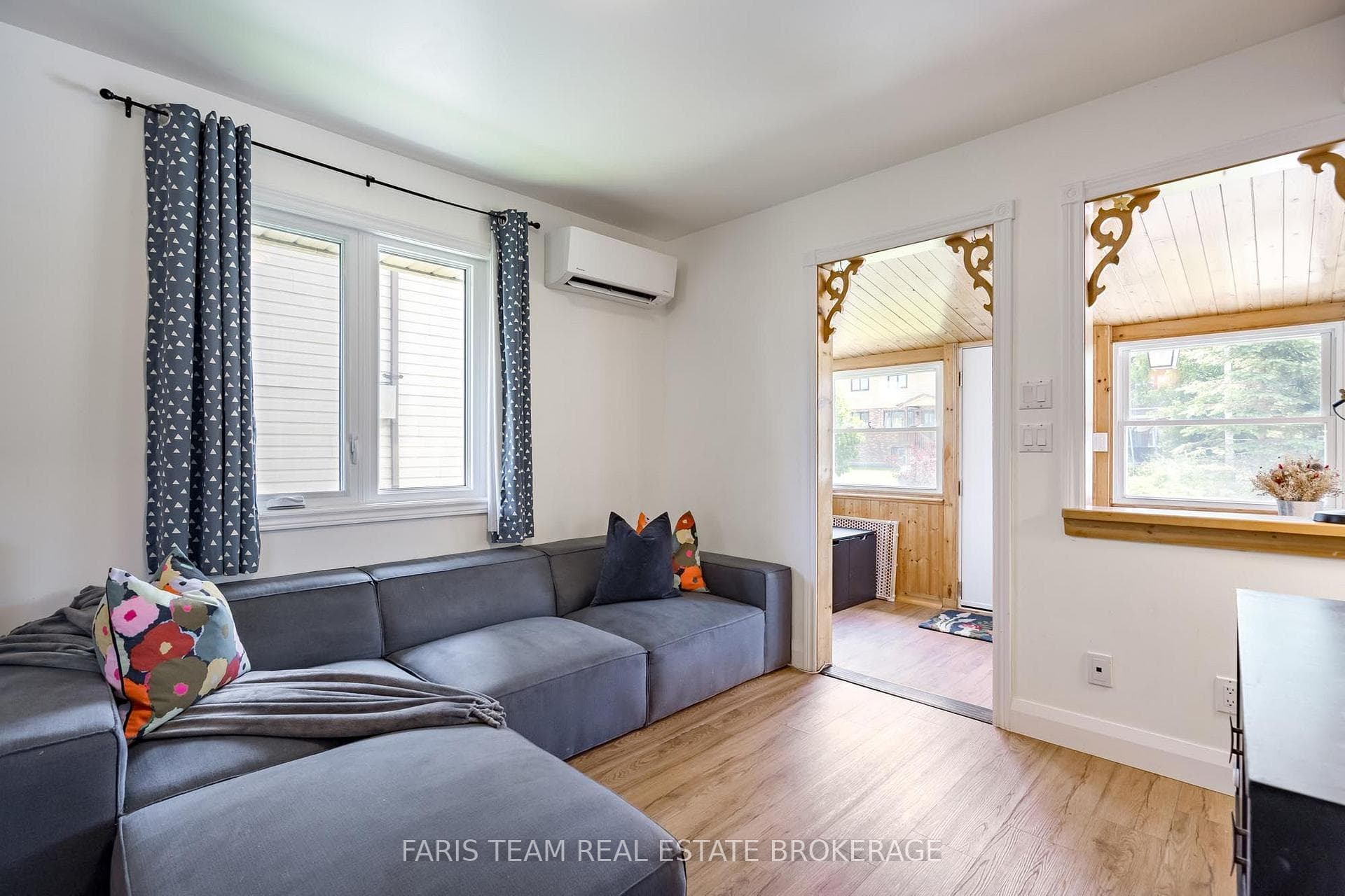 1066 Wood Street photo 8