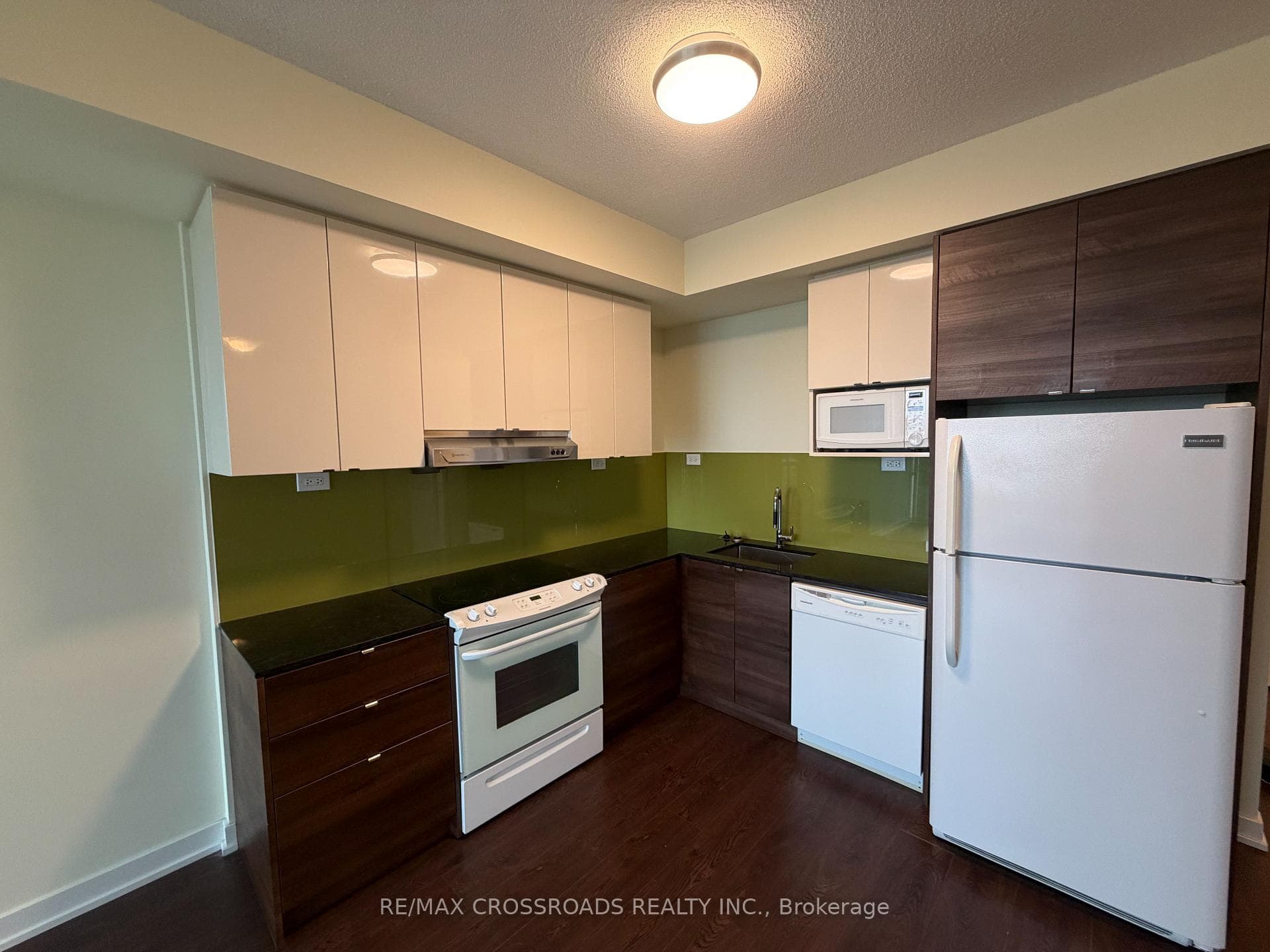 121 Mcmahon Drive Unit 2816 photo 3