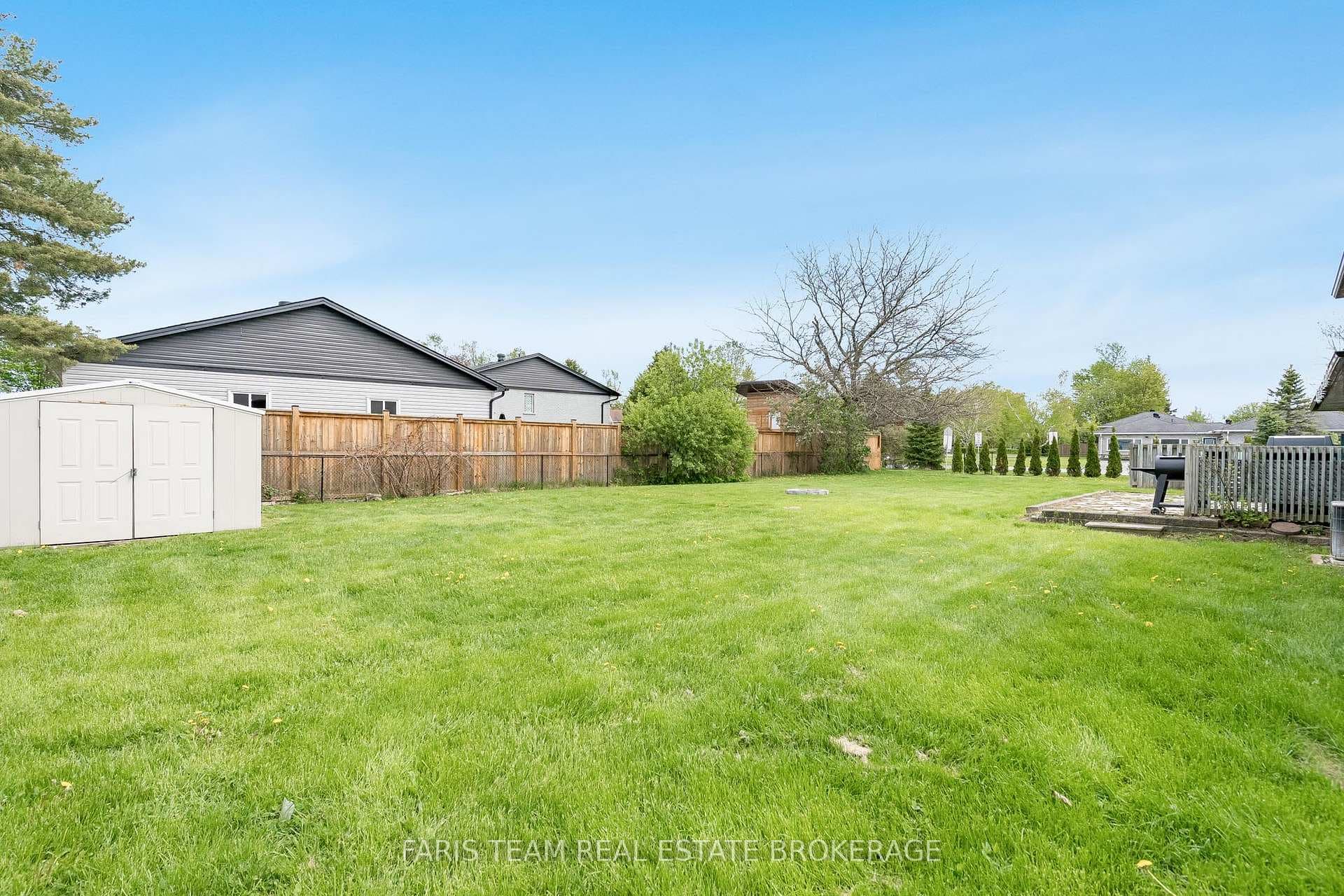 201 Parkside Crescent photo 28