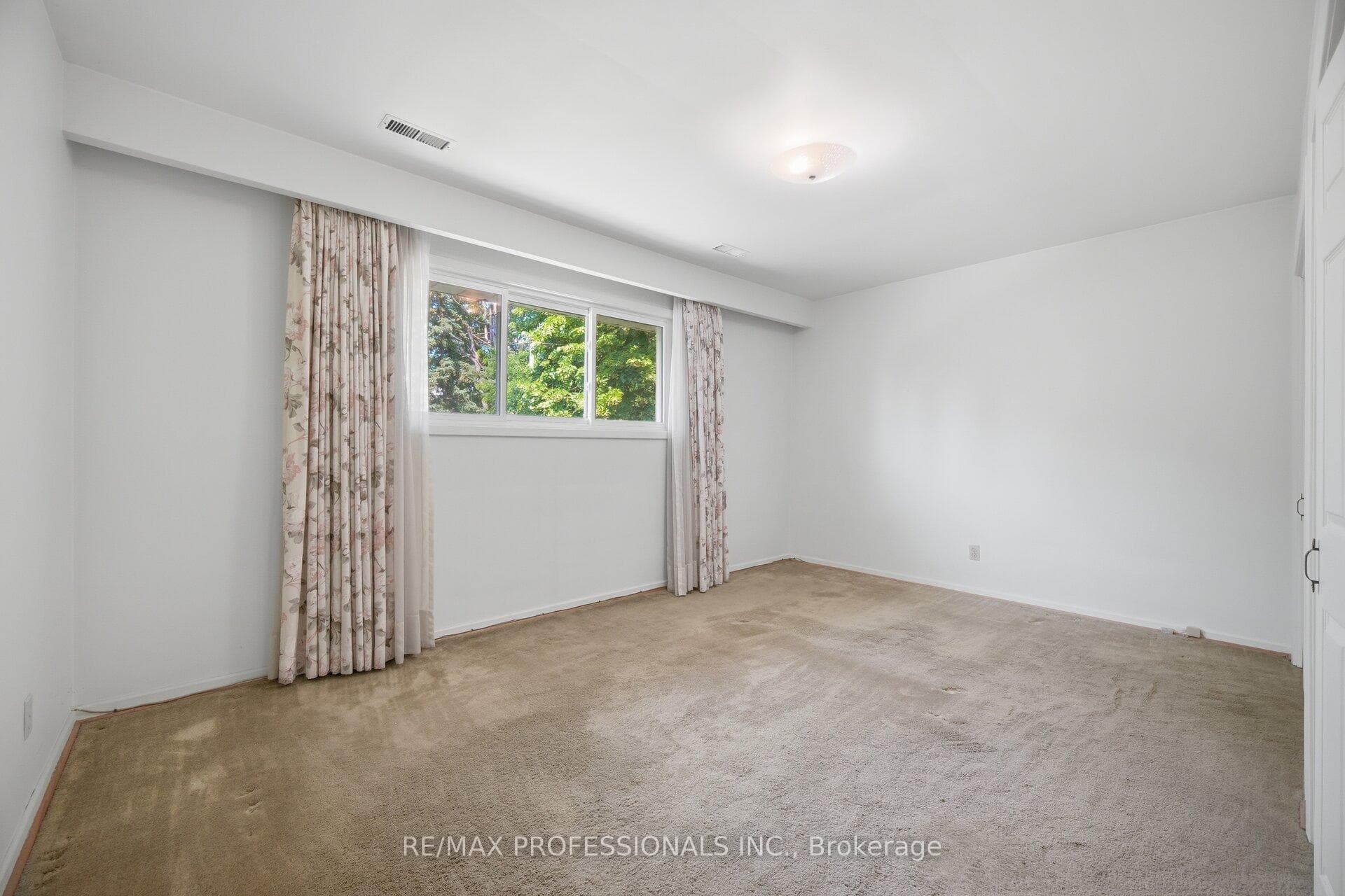 30 Grasspoint Crescent photo 21