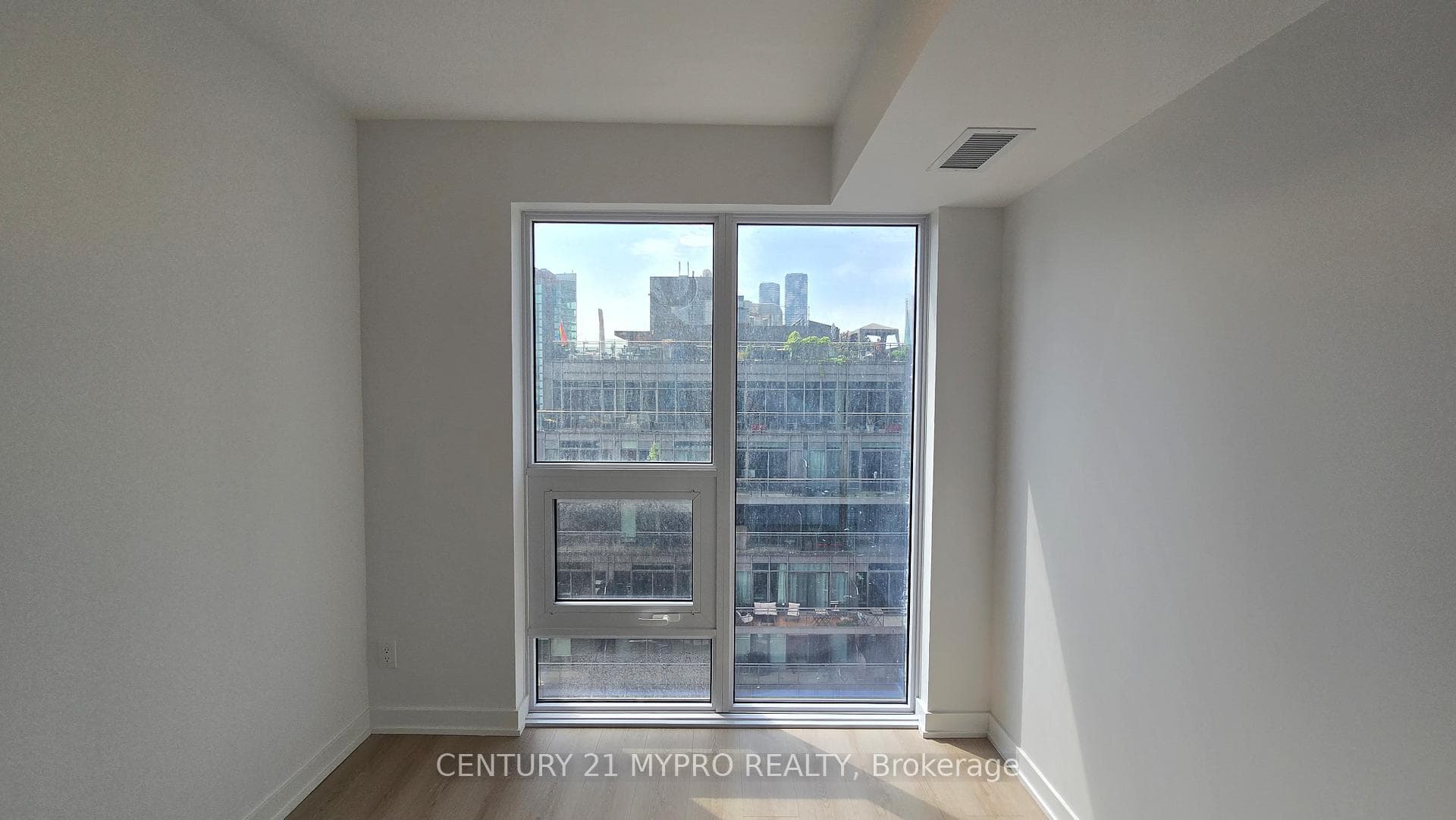 100 Queen Street Unit 1507 photo 18