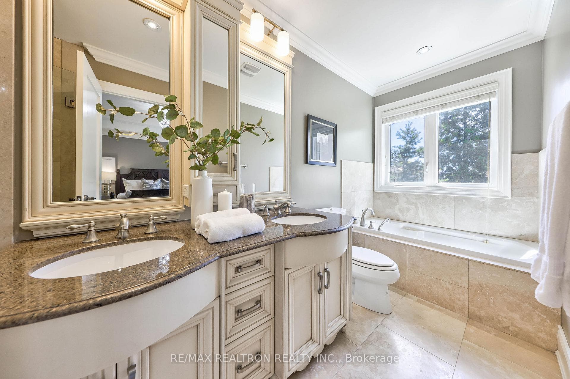 195 Douglas Avenue photo 15