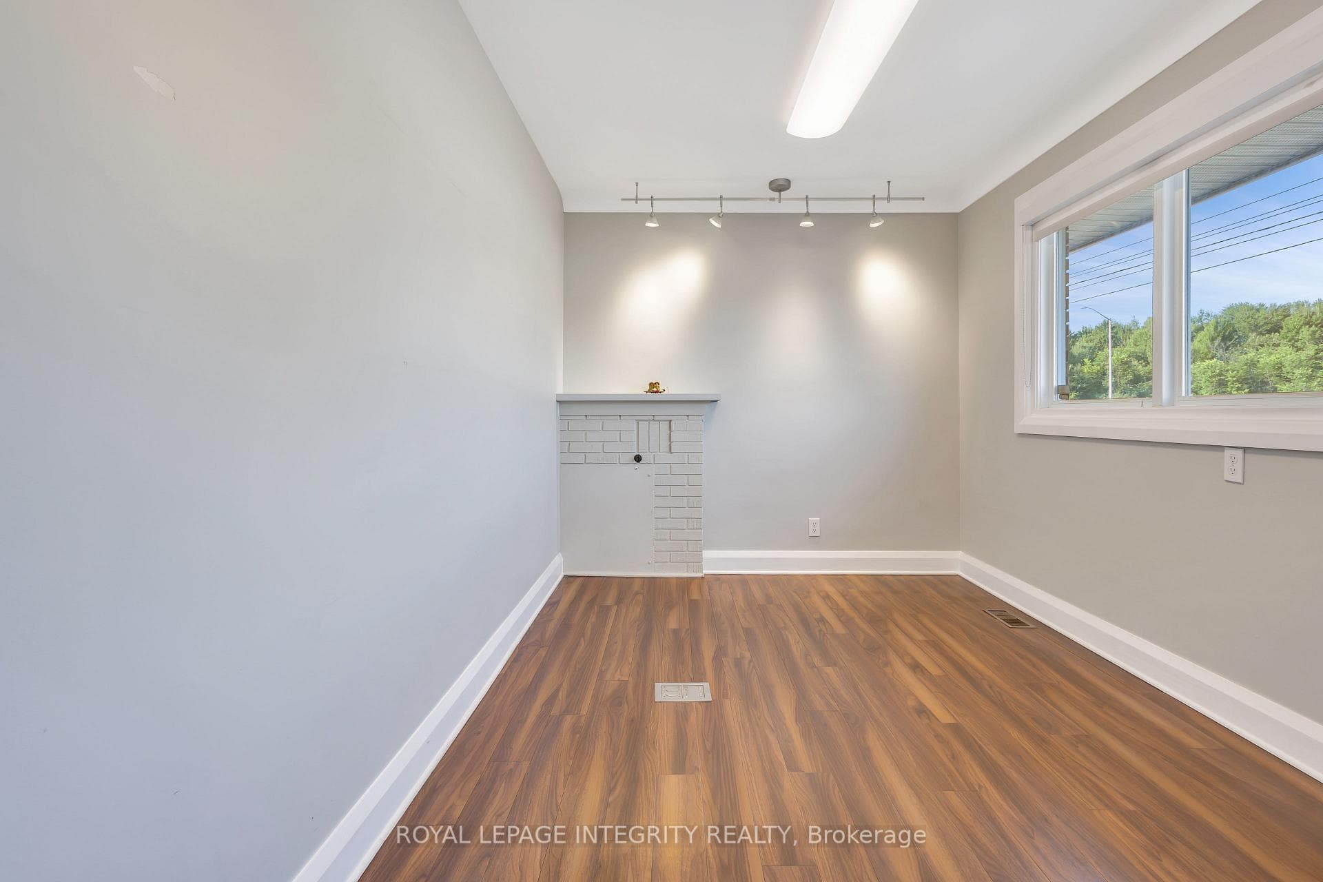 1443 Woodroffe Avenue photo 15