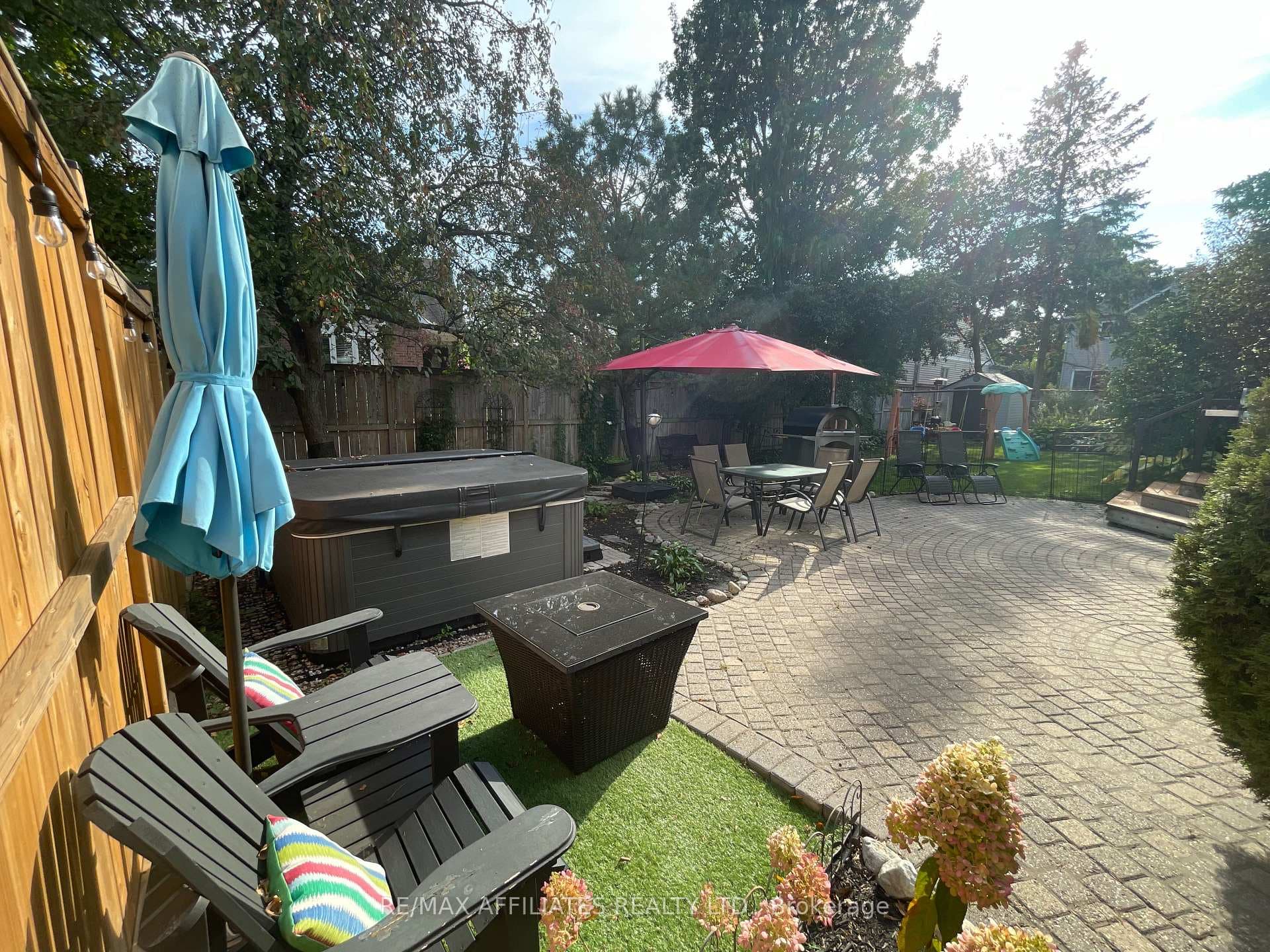 88 Royal Oak Court photo 43