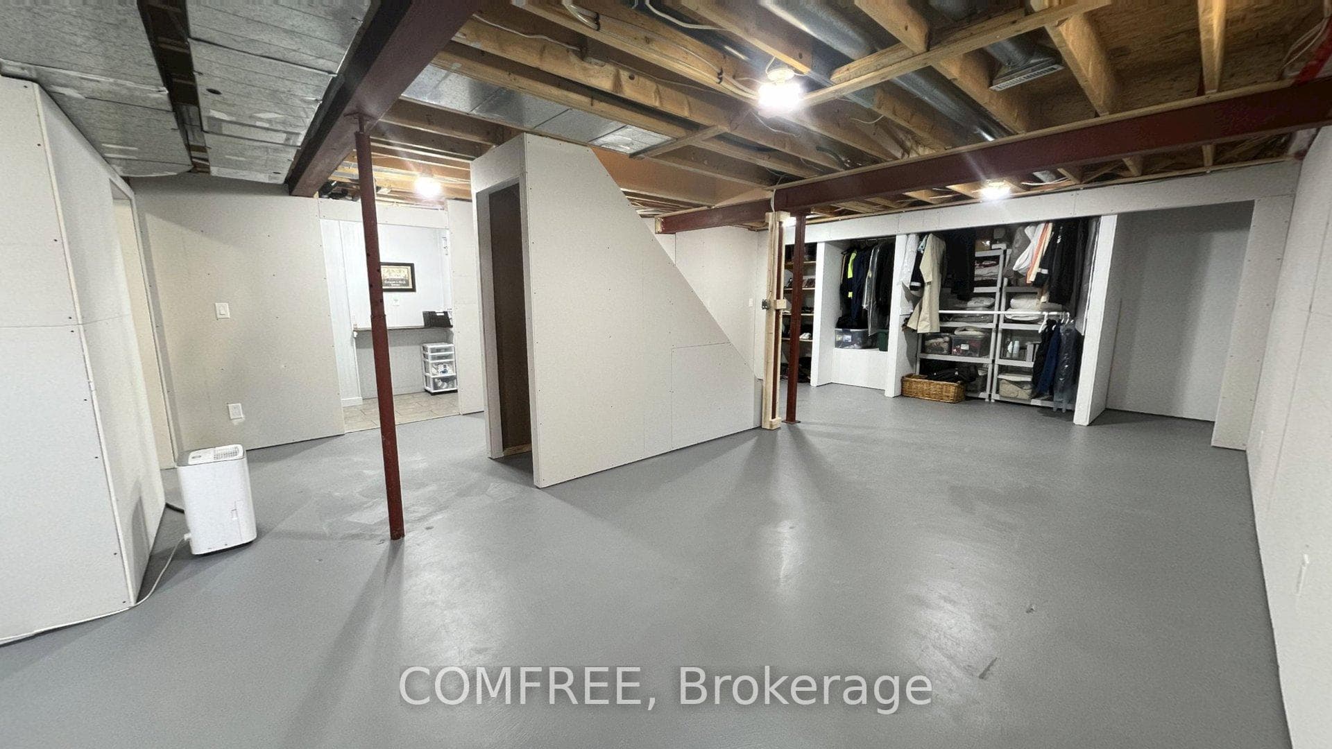 2093 Boake Street photo 22