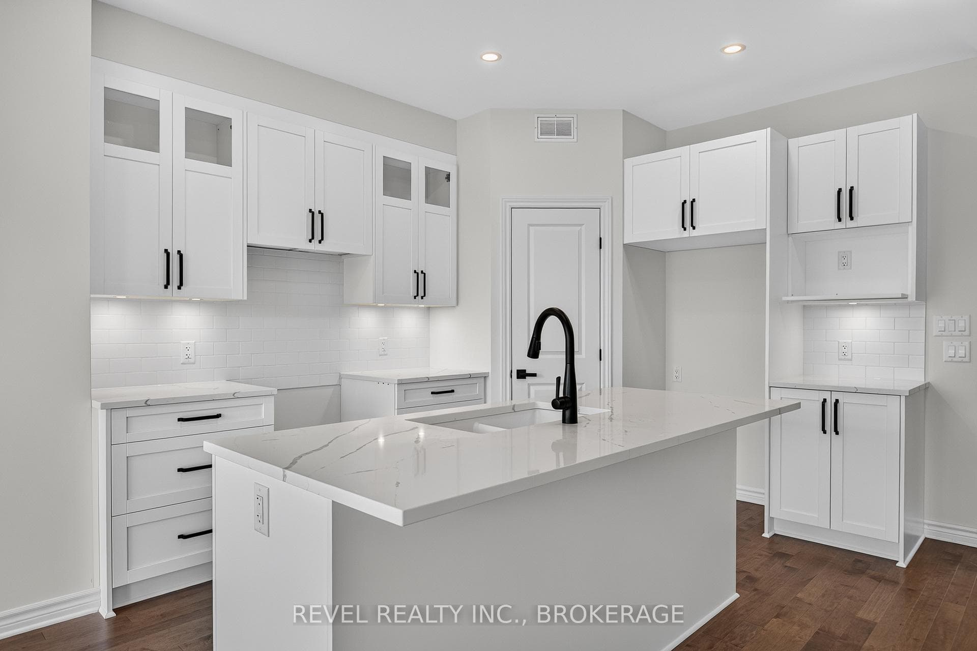 444 Buckthorn Drive photo 12