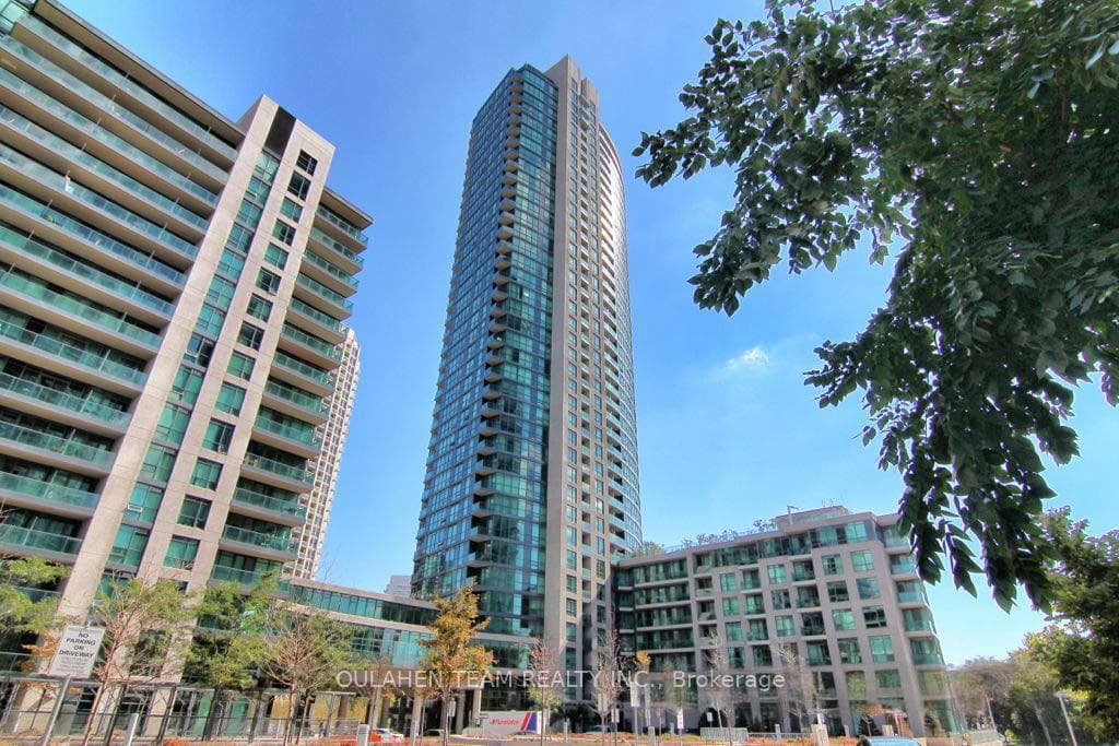 215 Fort York Boulevard Unit 605 photo 1