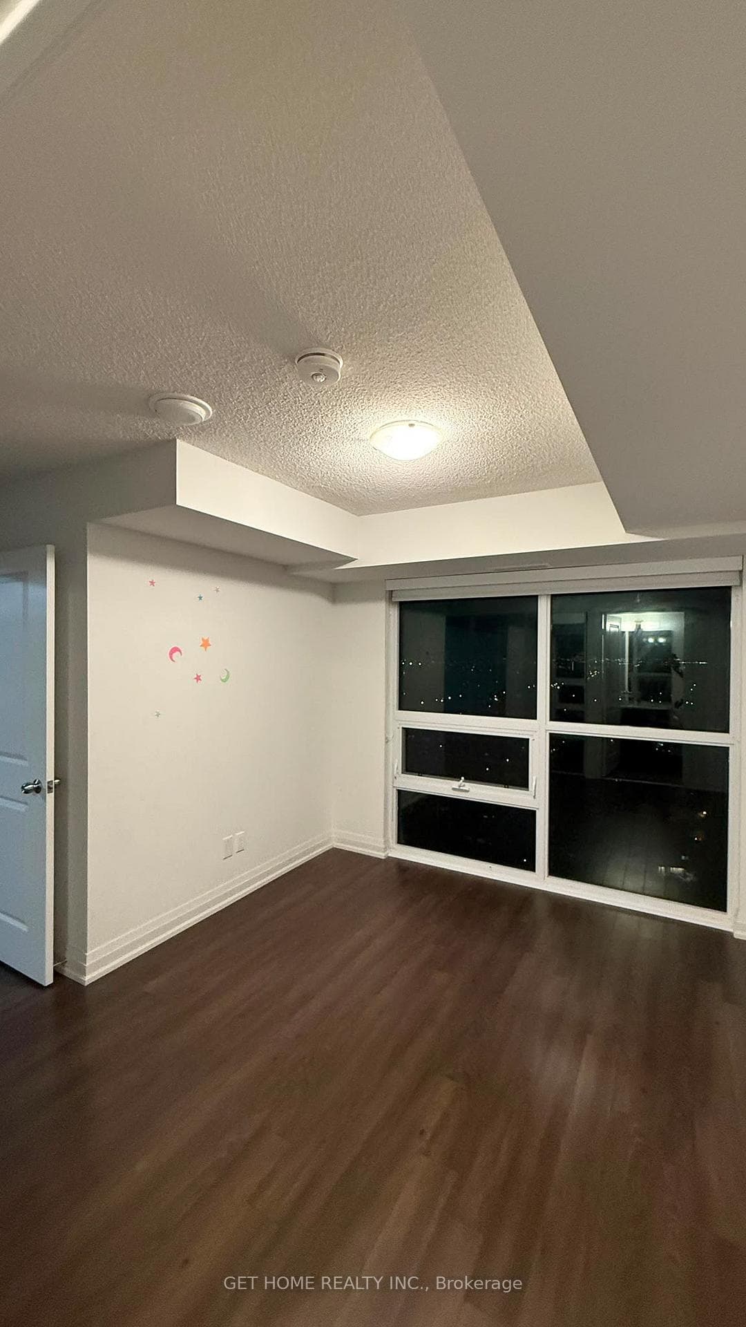 20 Meadowglen Place Unit 2401 photo 5