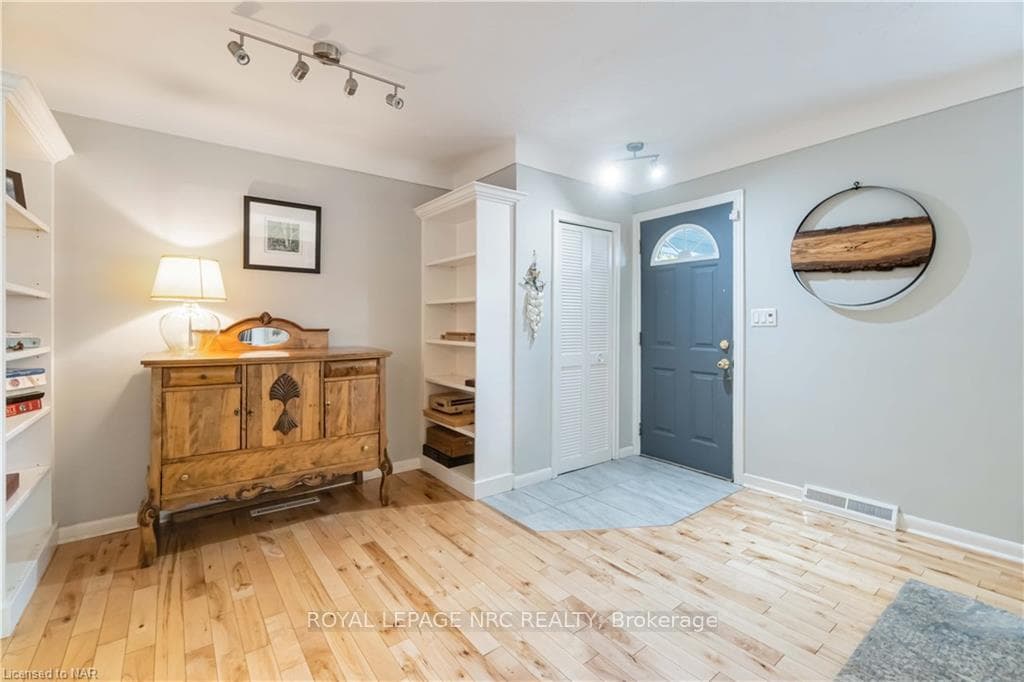 15 MACKIE Street photo 3
