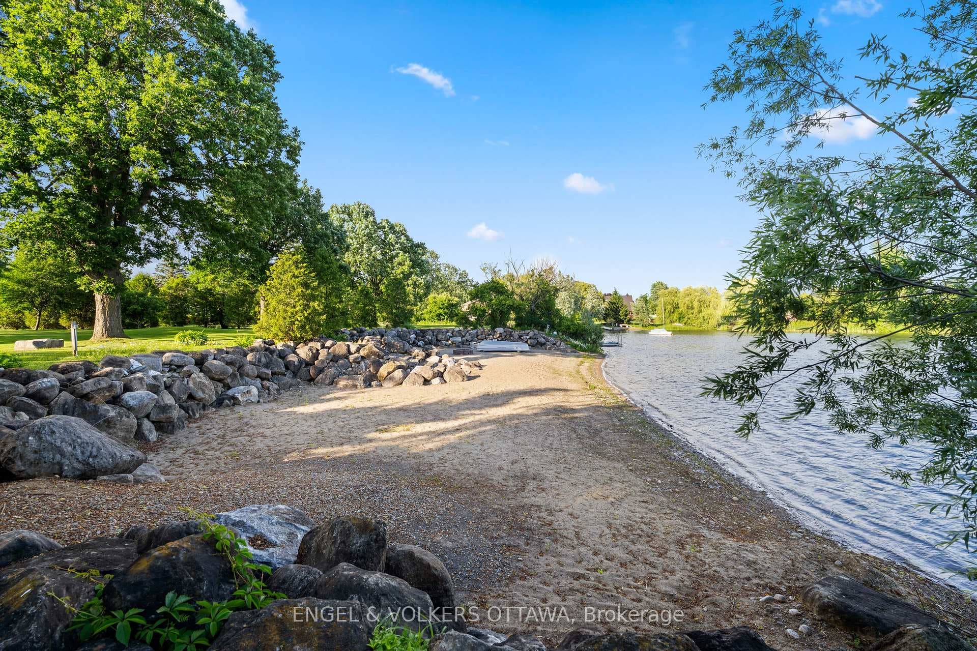 1562 Lakeshore Drive photo 48