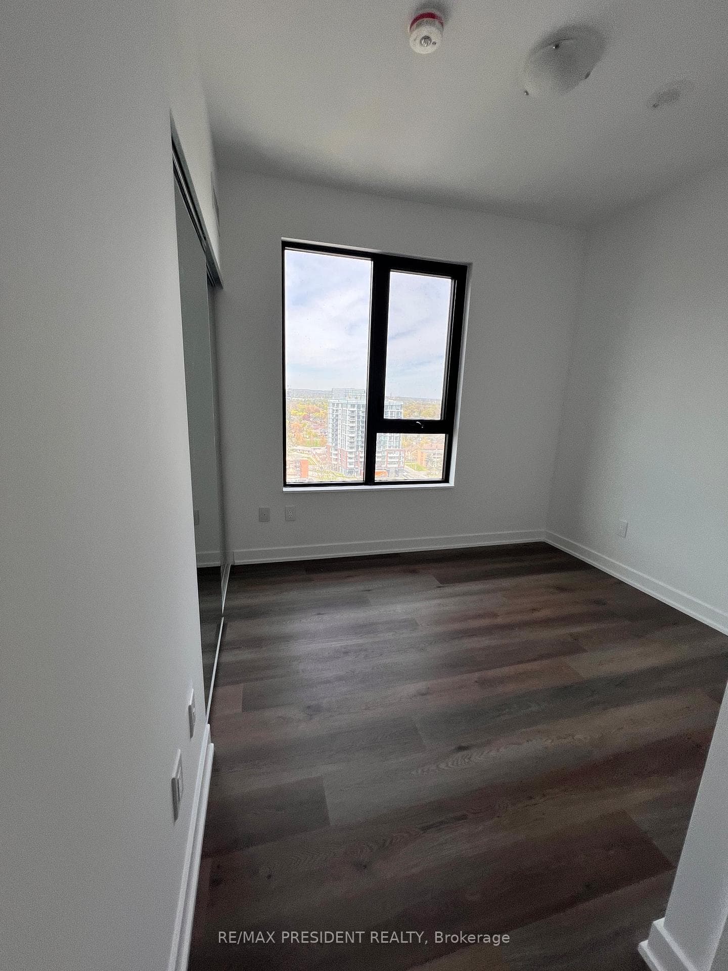 2075 Lakeshore Road Unit 1409 photo 14