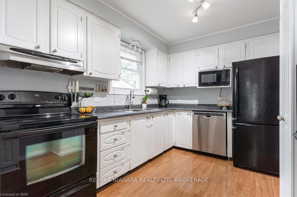40 LOYALIST Drive photo 12