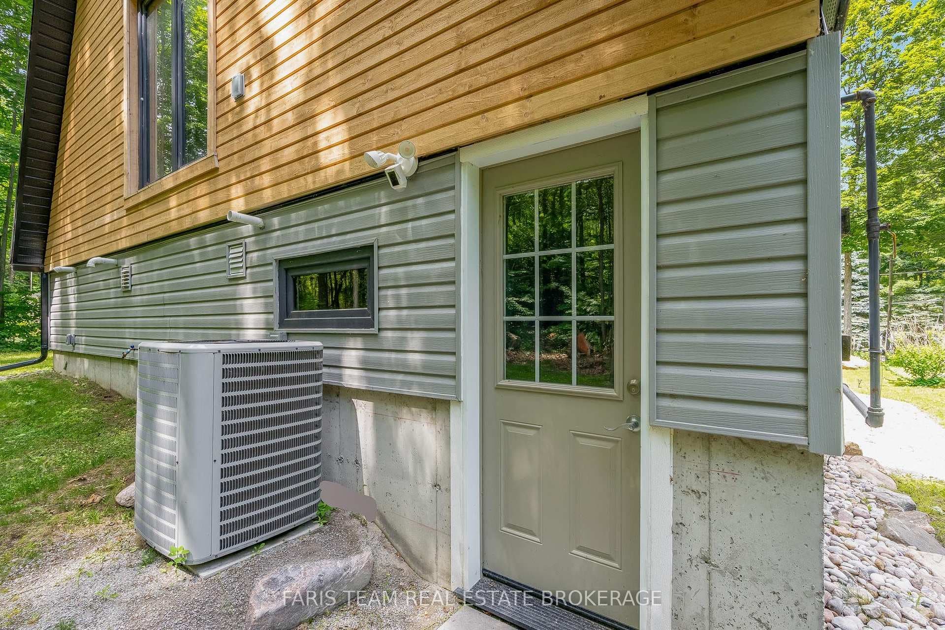 1490 Champlain Road photo 23