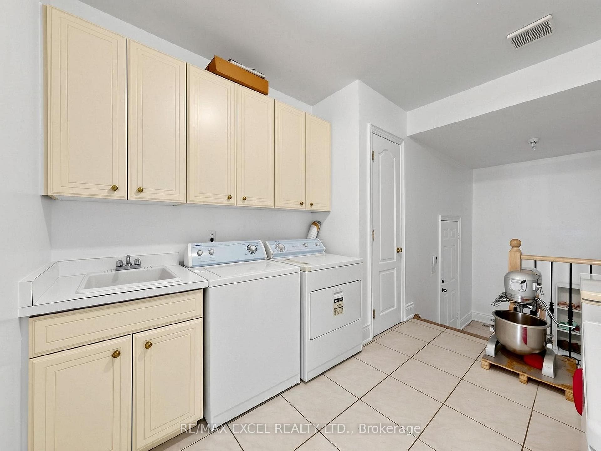 16 Frybrook Crescent photo 47