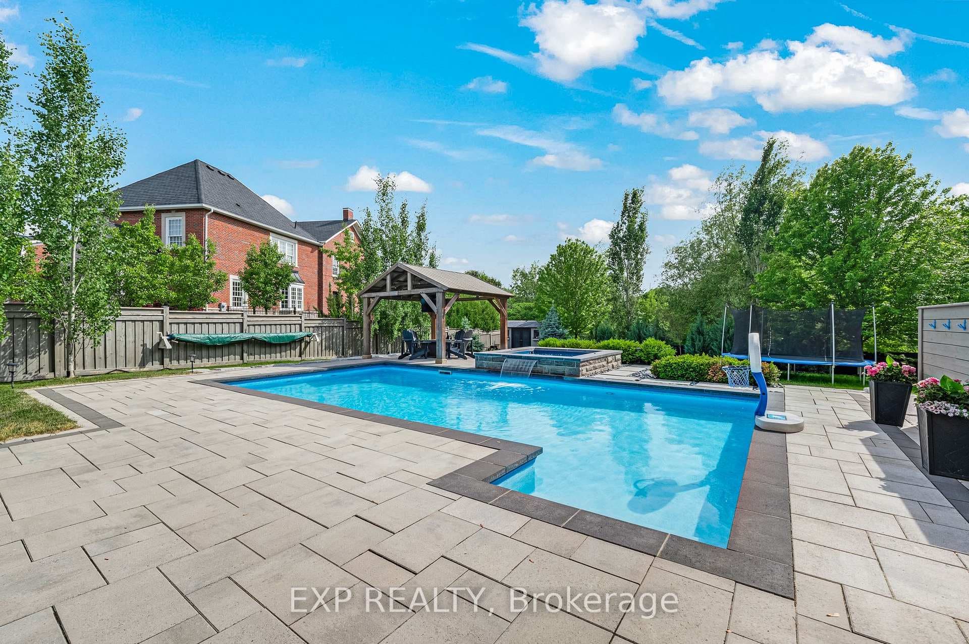 156 Degraaf Crescent photo 45