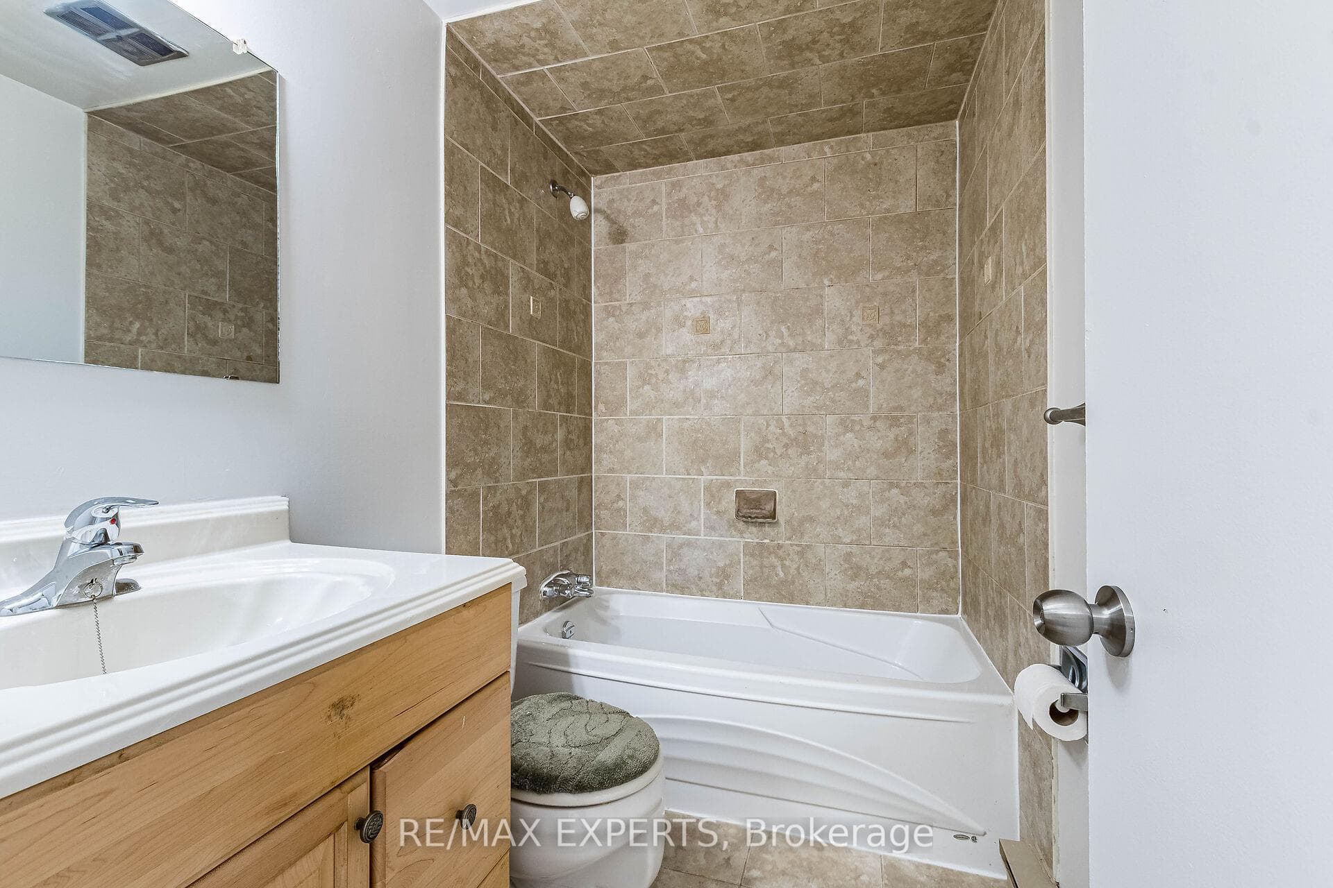 23 Hallcrown Court photo 16