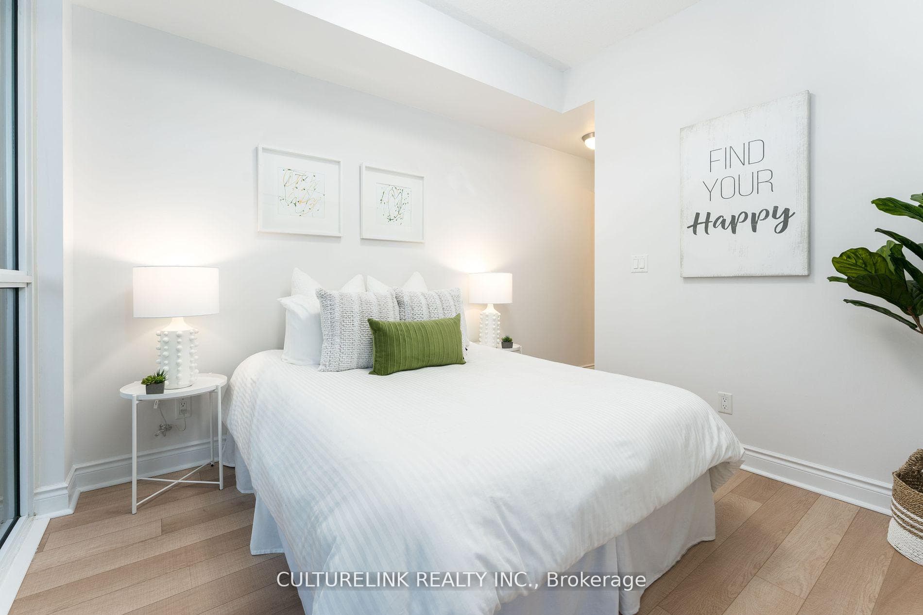 28 Ted Rogers Way Unit 3207 photo 9