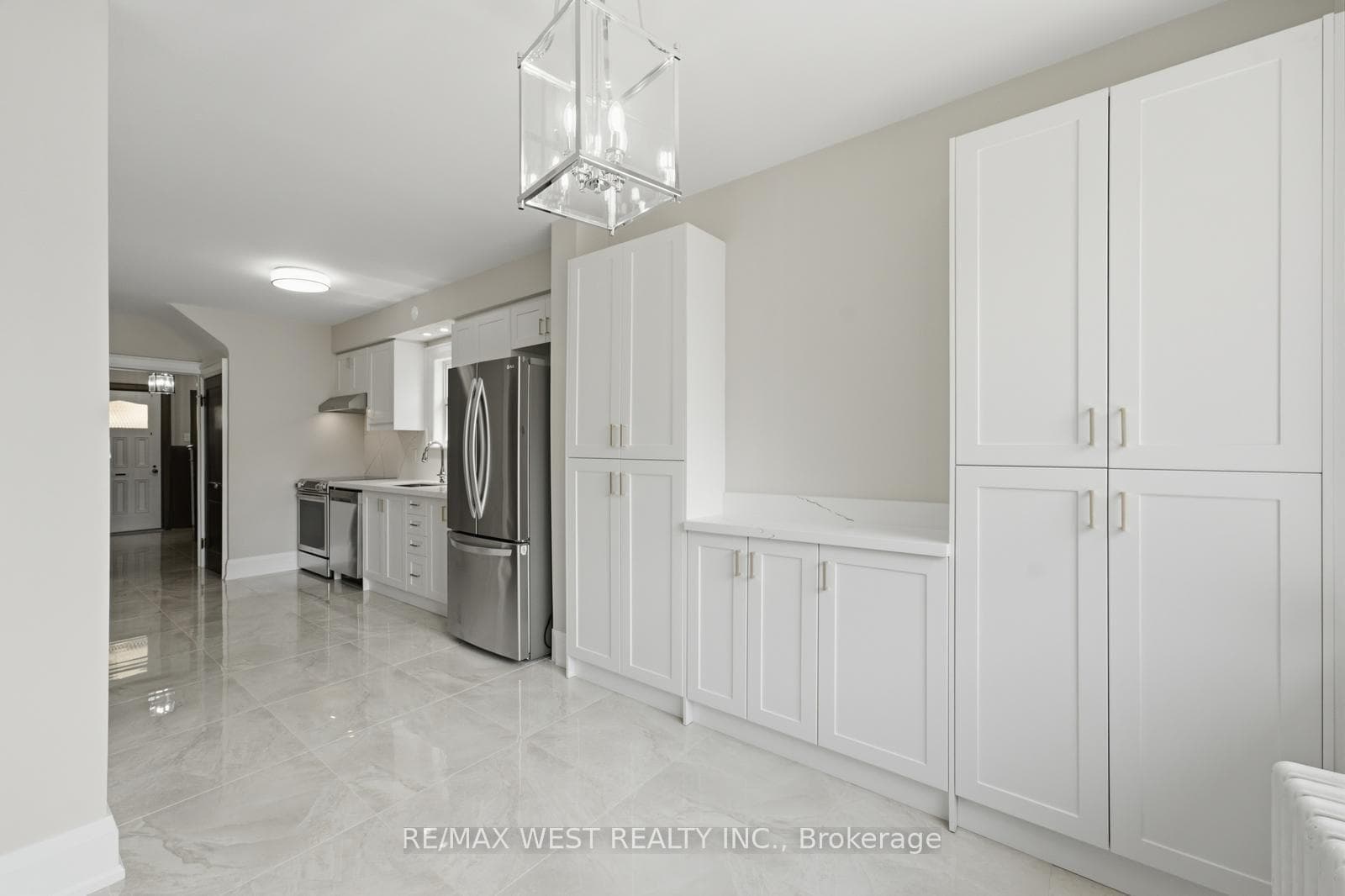 280 Westmount Avenue photo 19