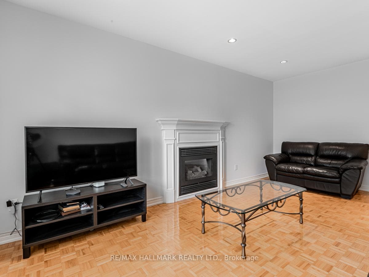 86 Lois Drive photo 16