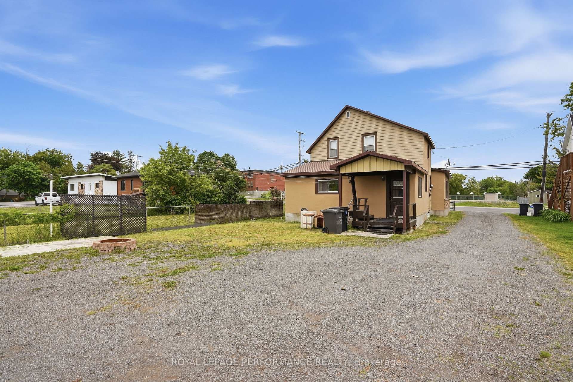 72 Longueuil Street photo 31