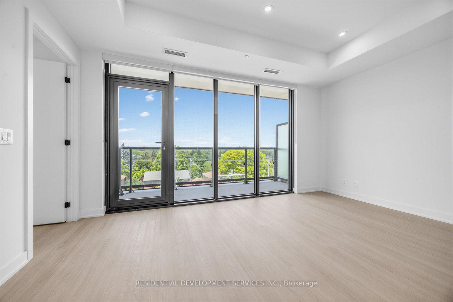 699 Sheppard Avenue Unit 619 photo 13